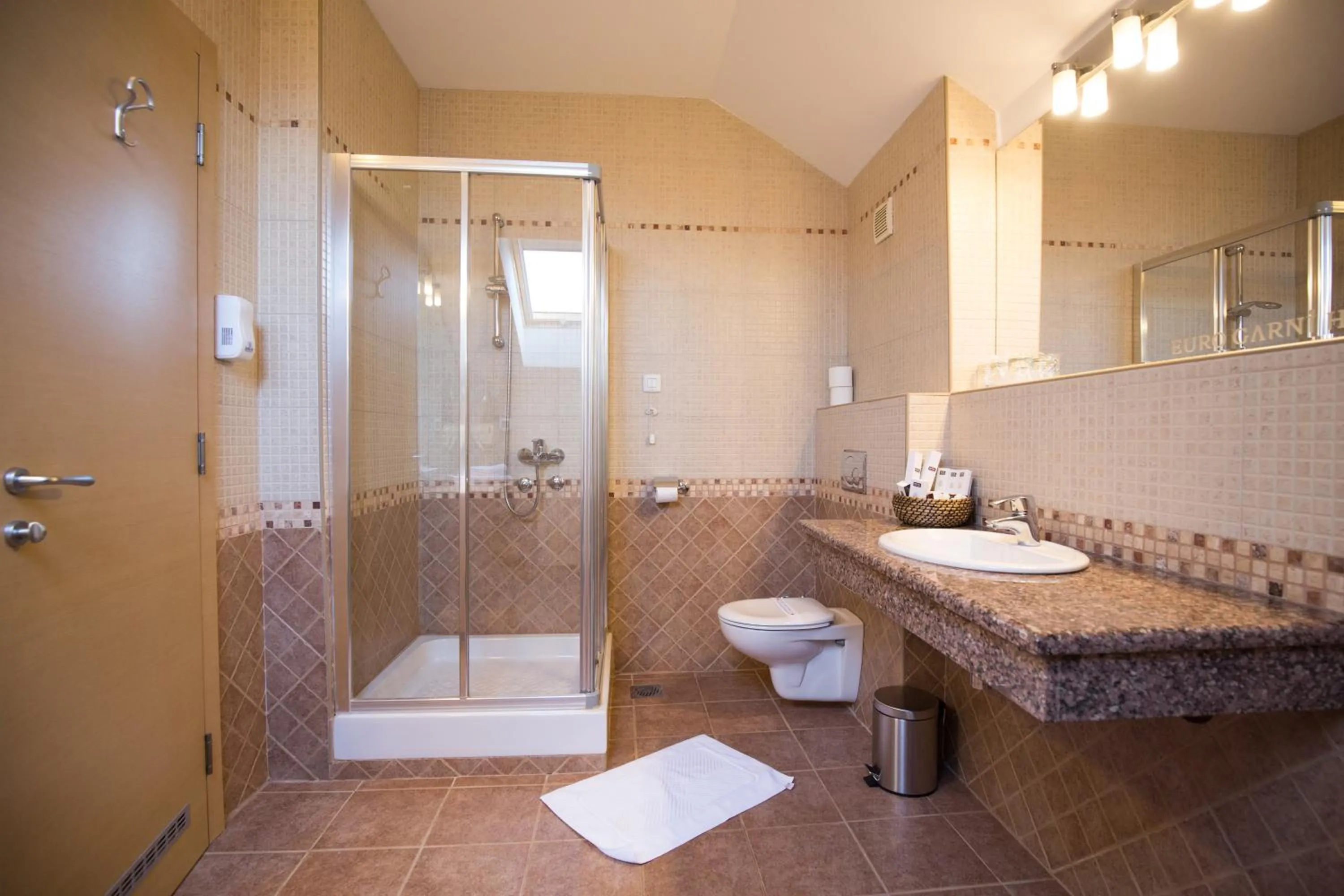 Shower in Euro Garni Hotel