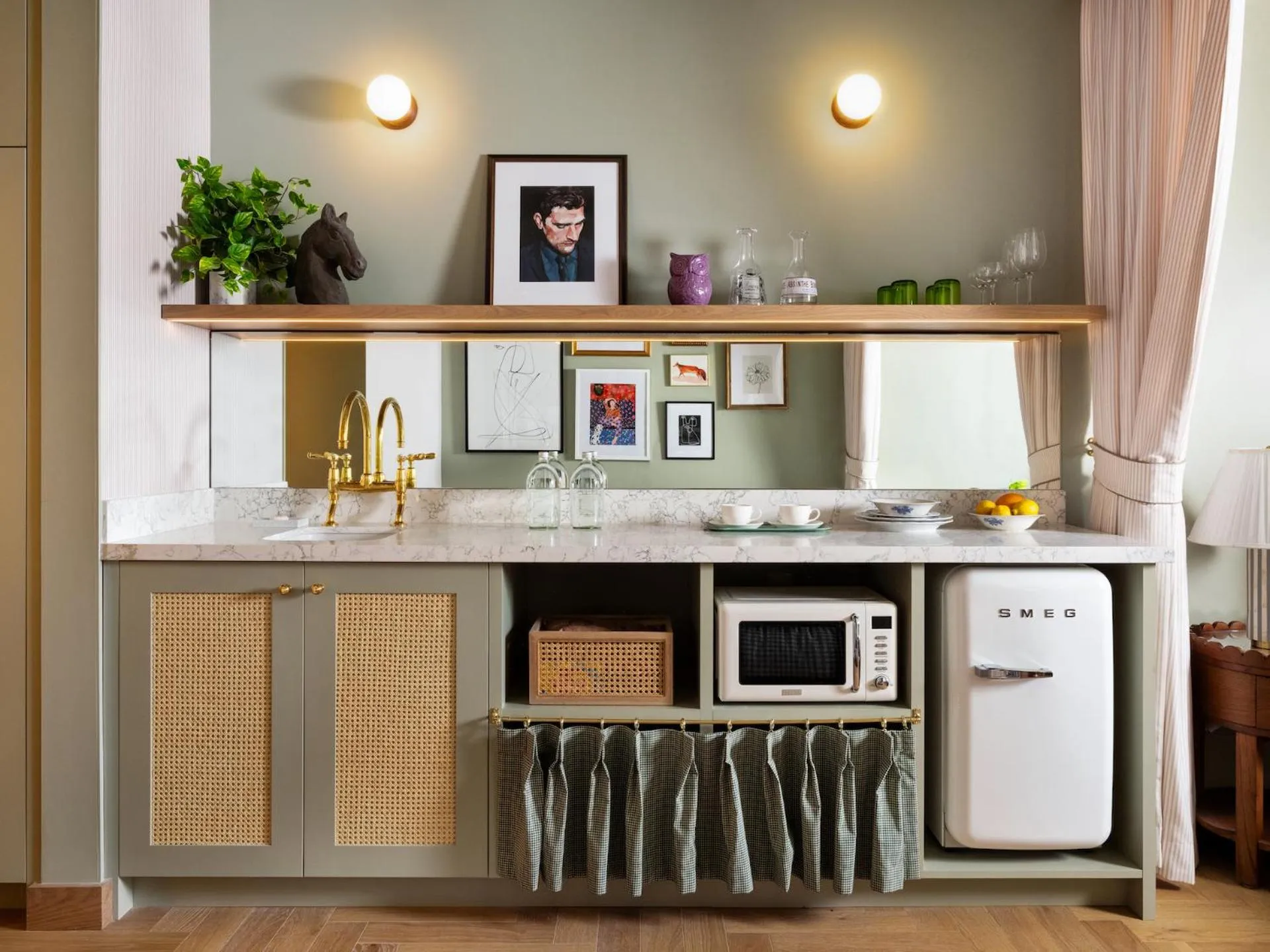 Kitchen or kitchenette in Palihouse Hyde Park Village