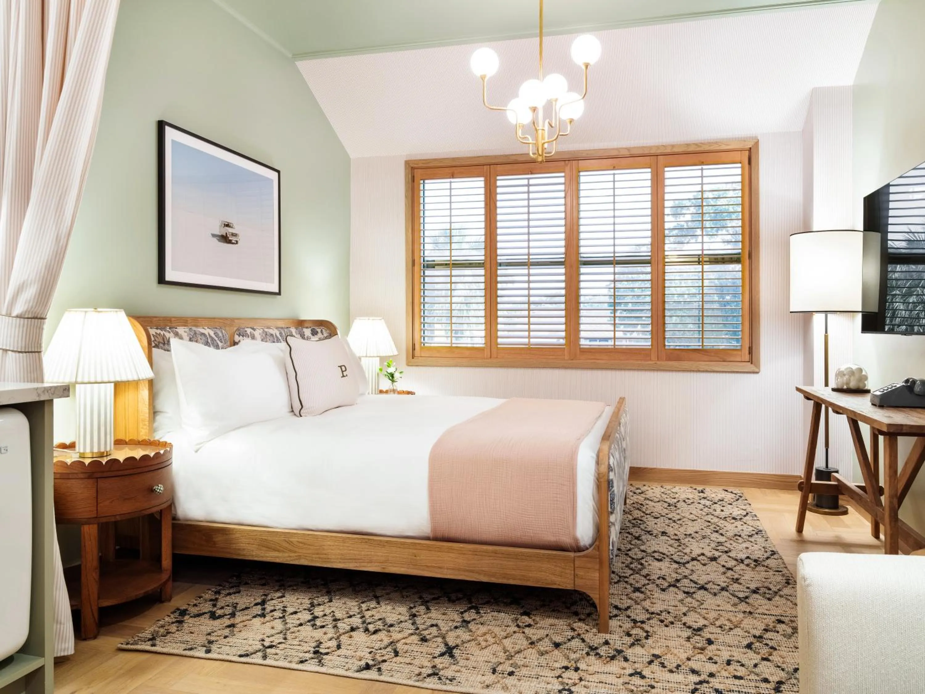 Bed in Palihouse Hyde Park Village