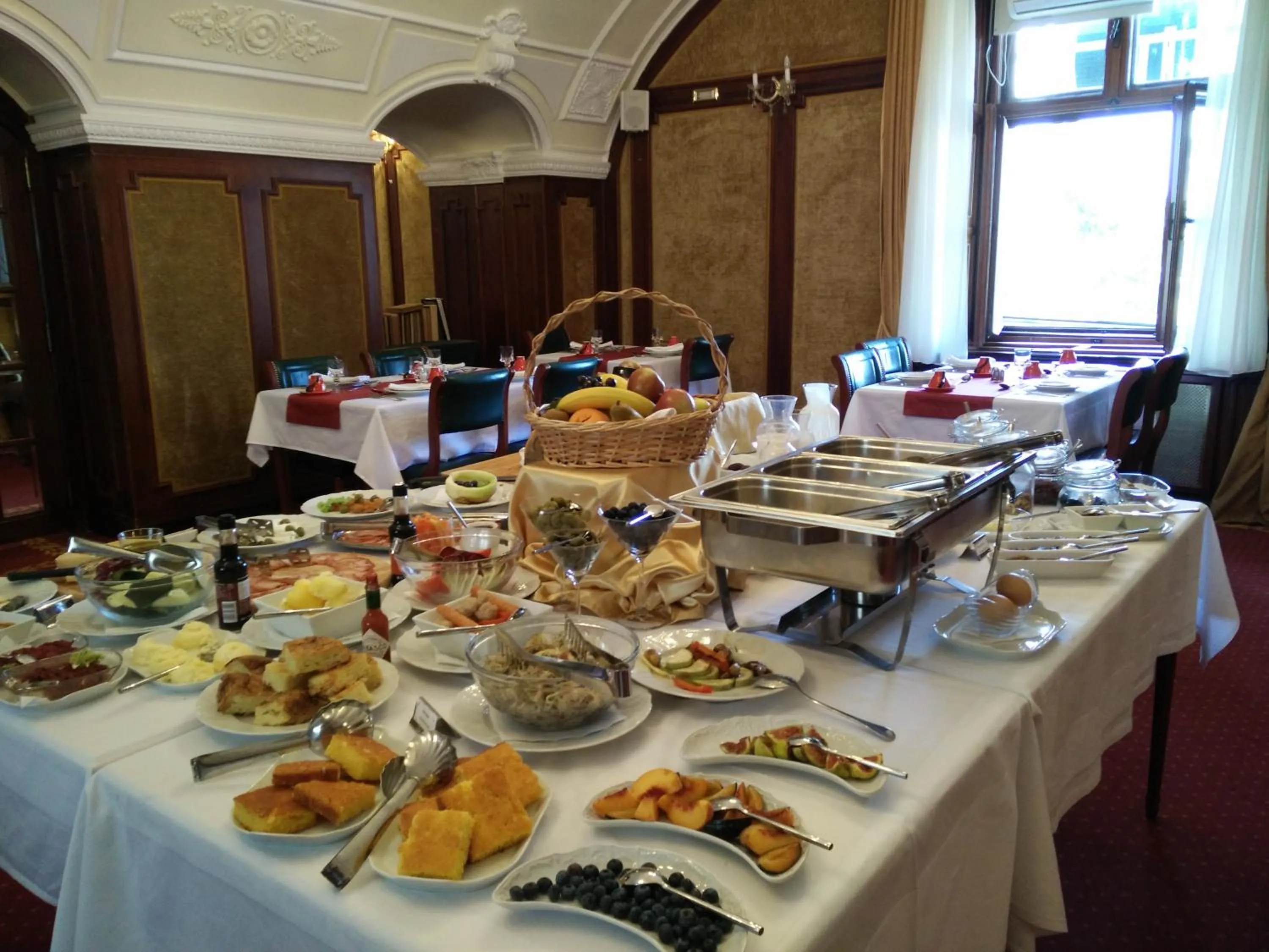 Buffet breakfast in Hotel Leopold I