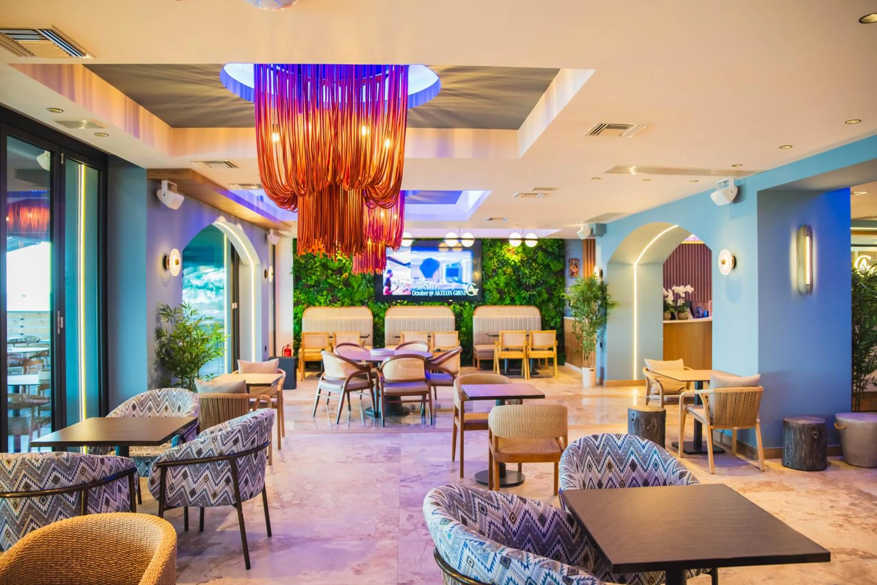 Restaurant/places to eat in AKTEON GIRNI