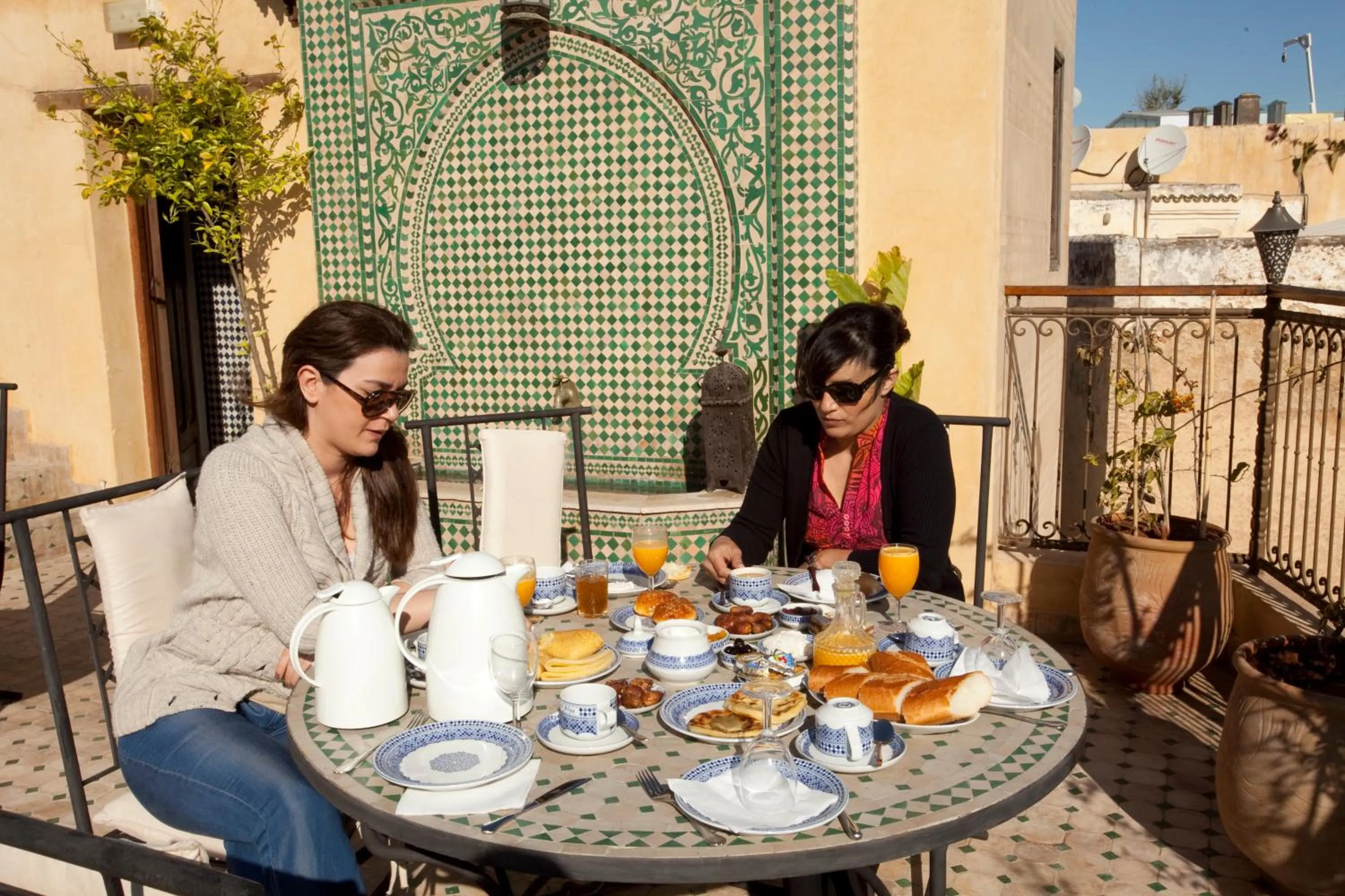 Restaurant/places to eat in Riad Alya