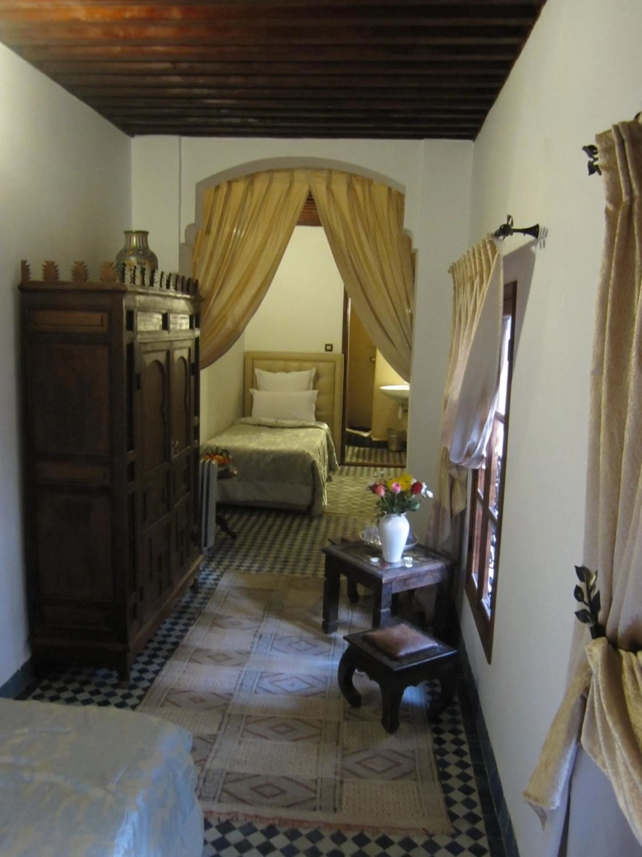 Photo of the whole room, Bed in Riad Alya