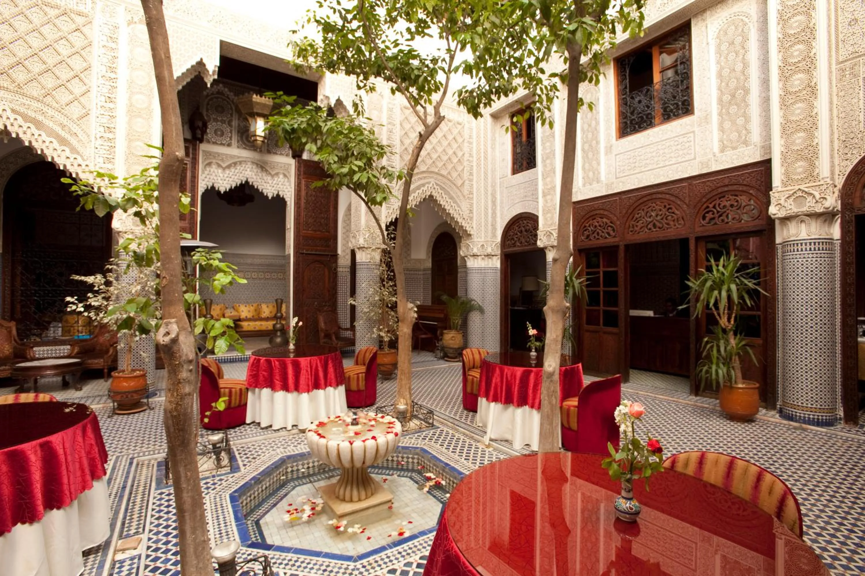 Restaurant/places to eat in Riad Alya