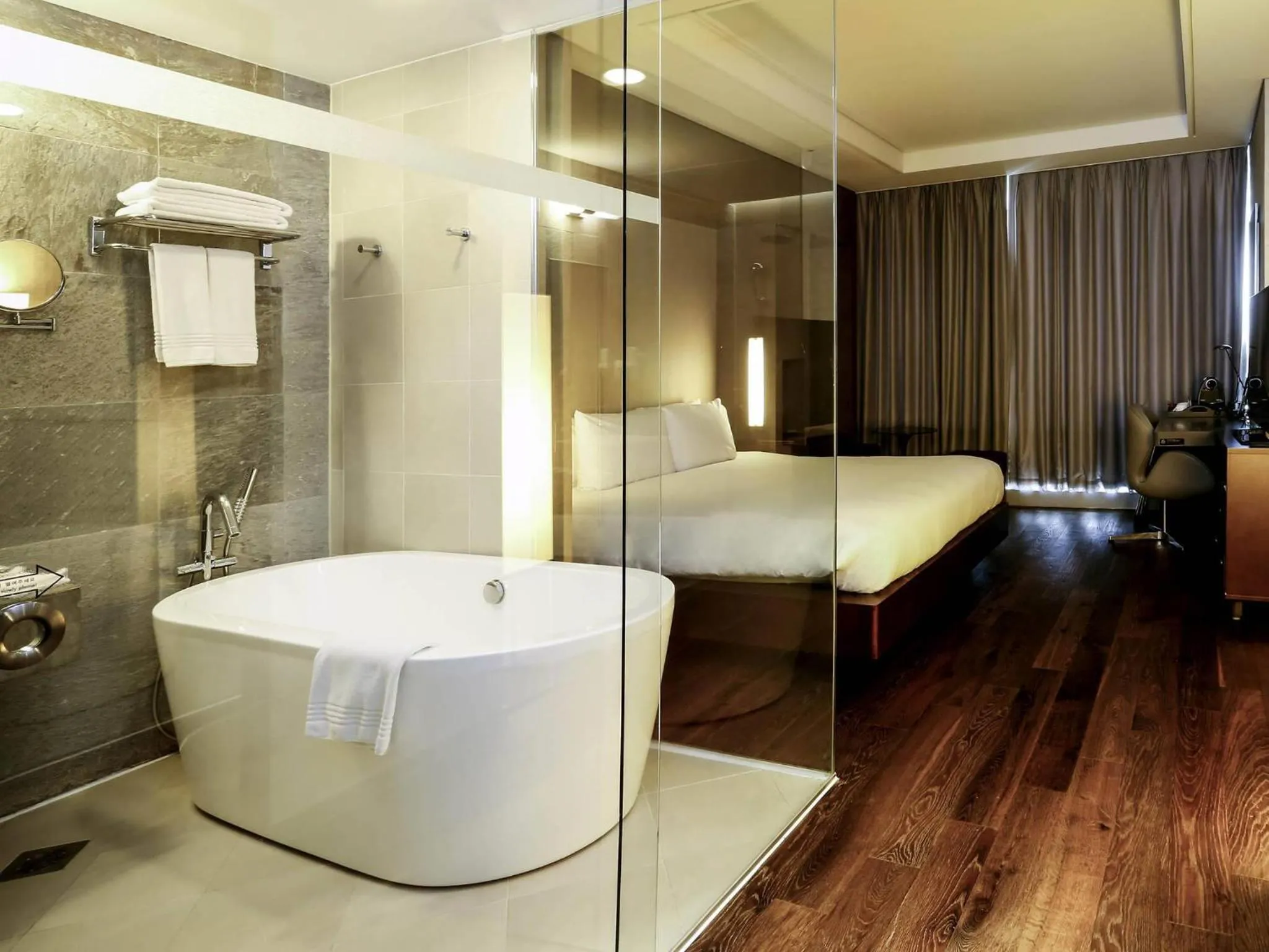 Bedroom, Bed in Grand Mercure Ambassador Changwon