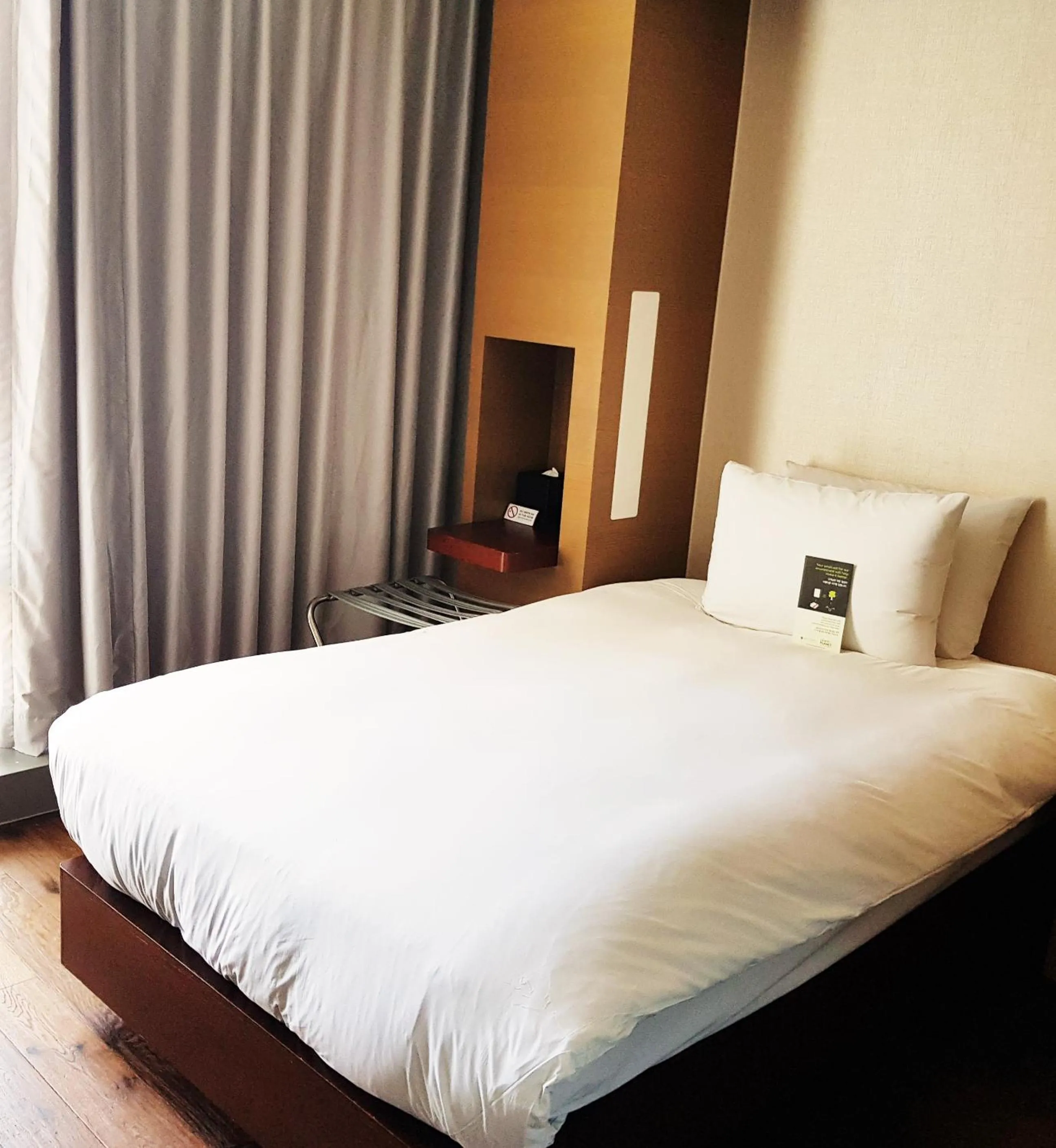 Bed in Grand Mercure Ambassador Changwon