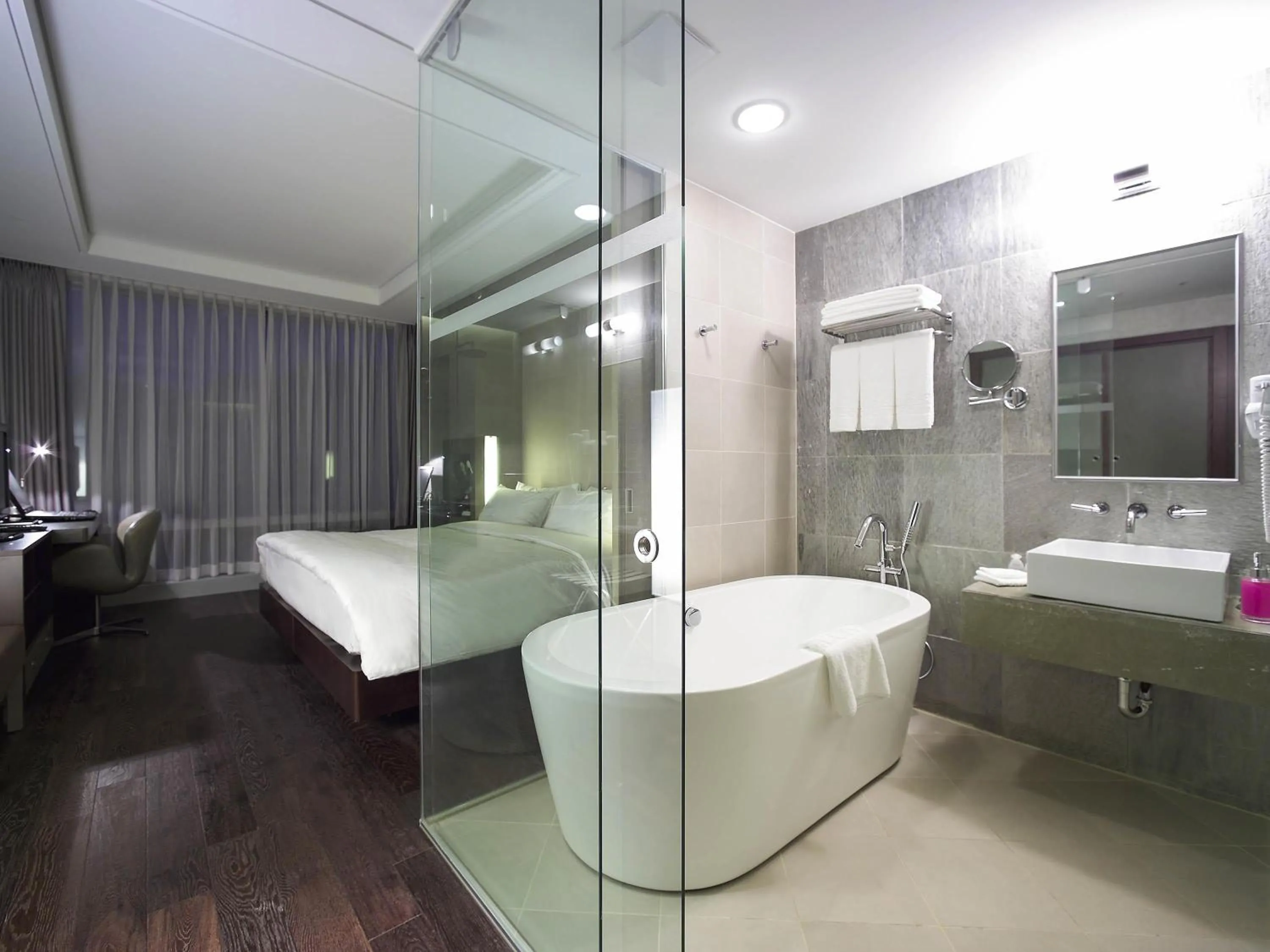 Bedroom in Grand Mercure Ambassador Changwon