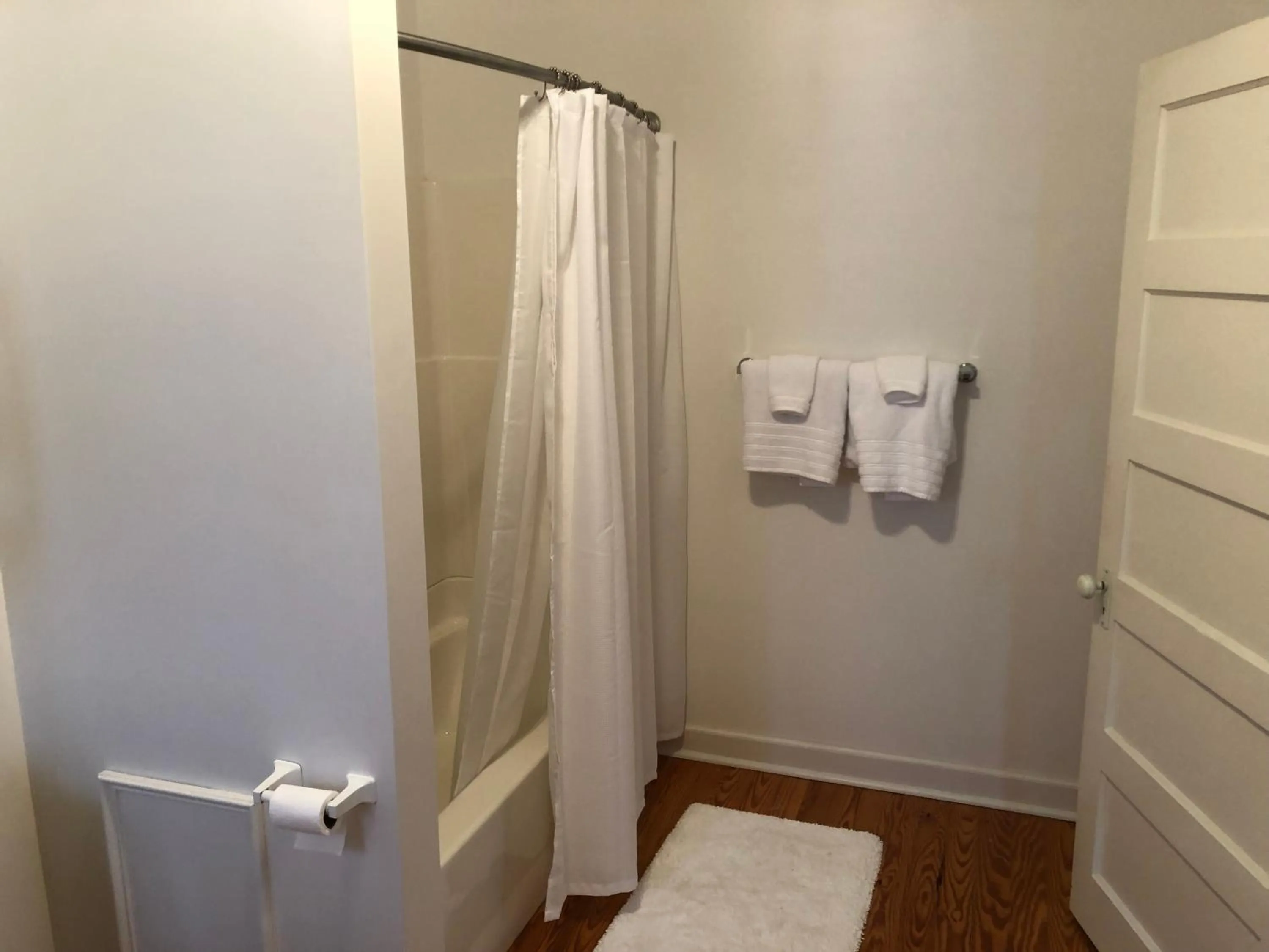 Bathroom in Love Lane Bed & Breakfast