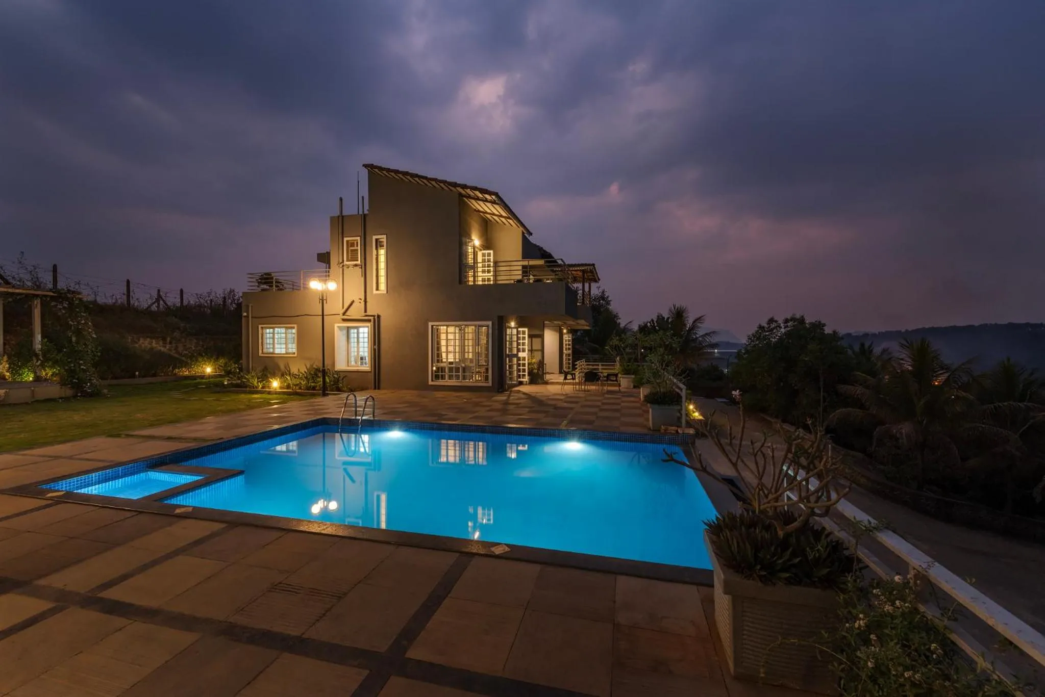 4 Bed Villa - Sleeps 8 - Private Pool - Mtn Views
