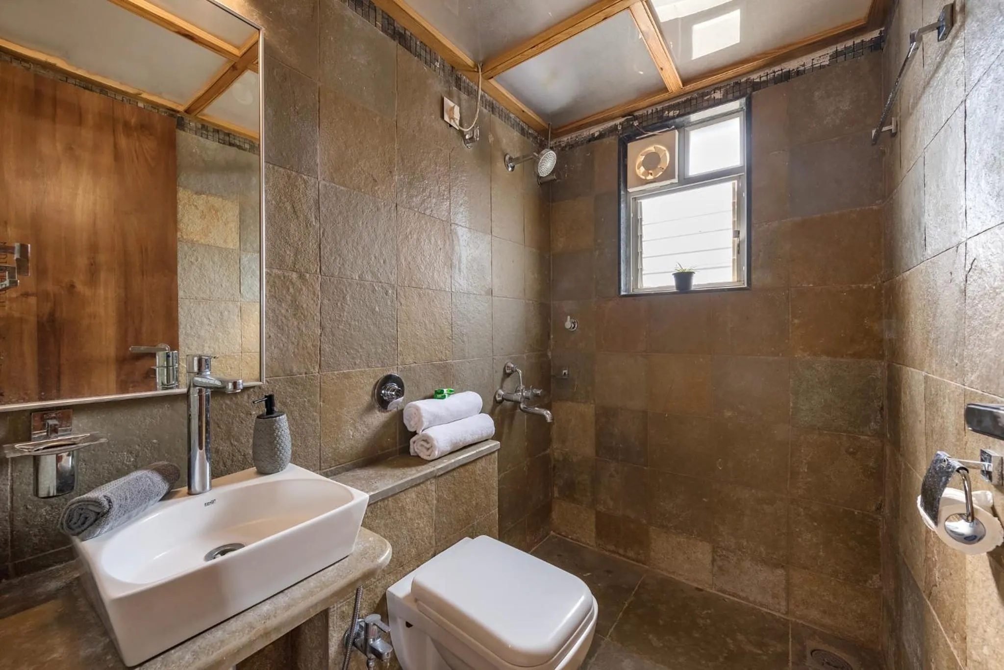 4 Bed Villa - Sleeps 8 - Private Pool - Mtn Views