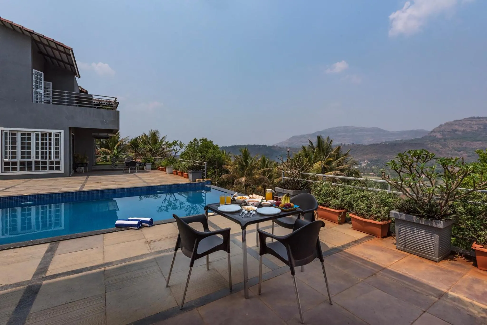 4 Bed Villa - Sleeps 8 - Private Pool - Mtn Views