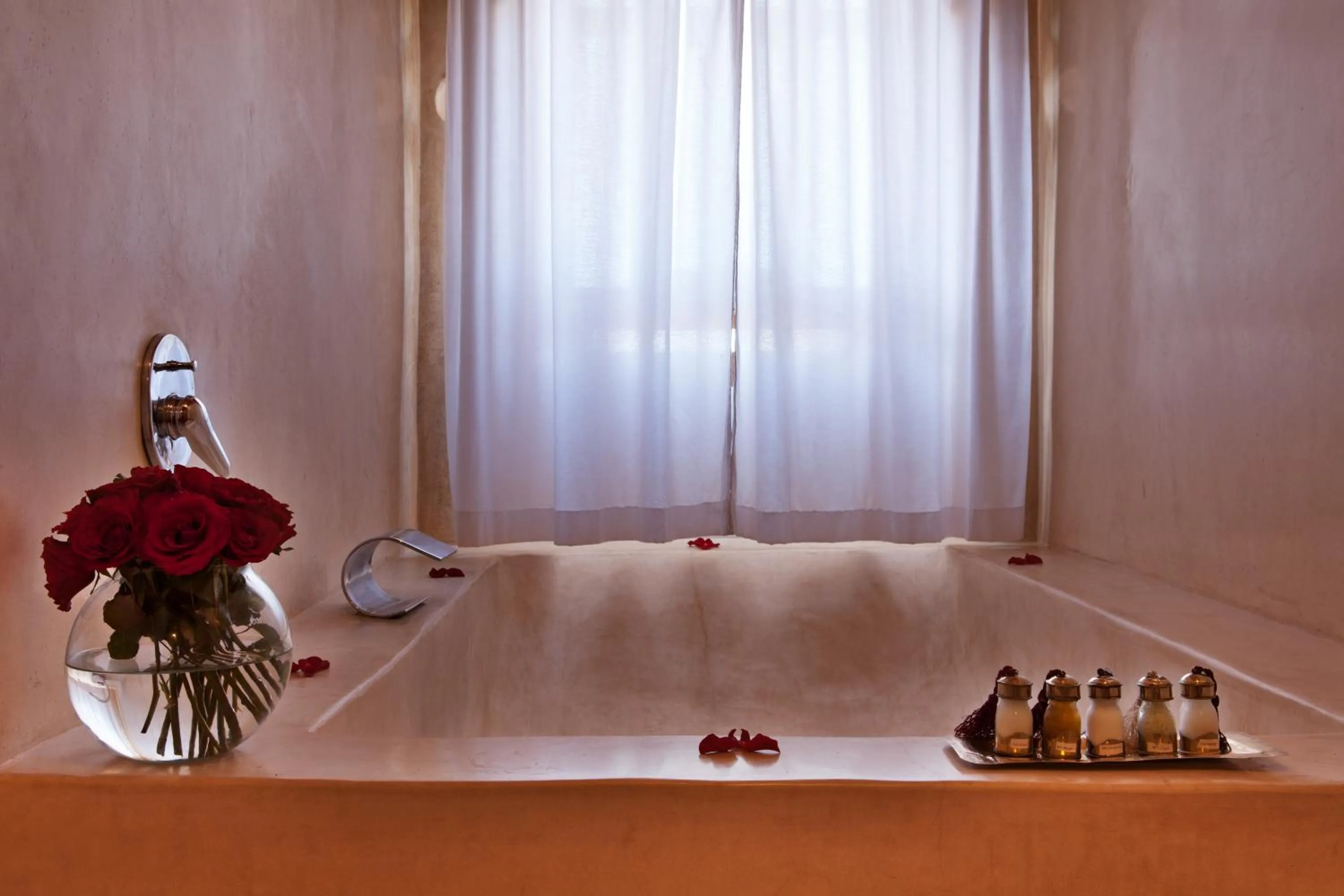 Hot Tub in Riad Chbanate