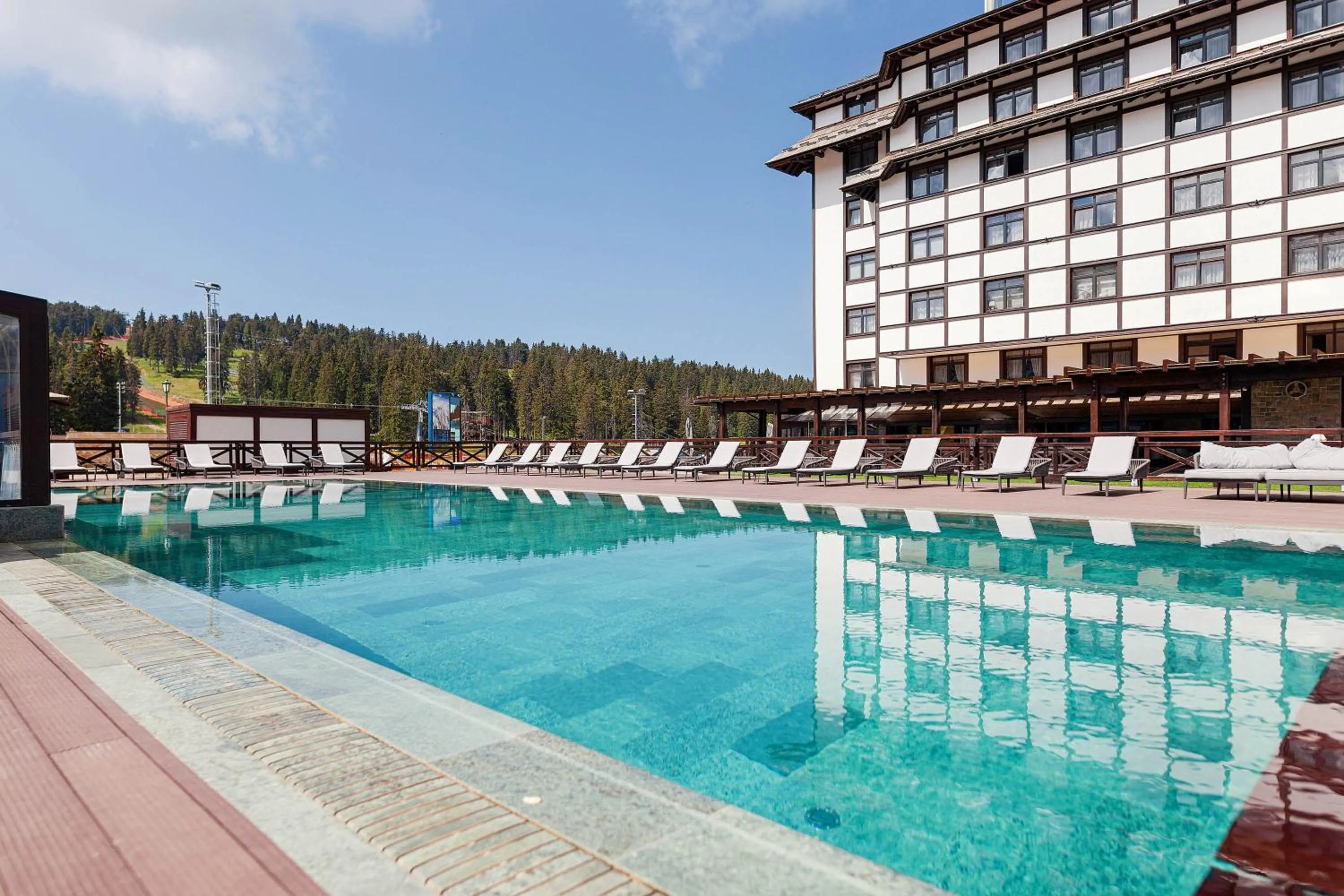Swimming pool in Hotel Grand Kopaonik
