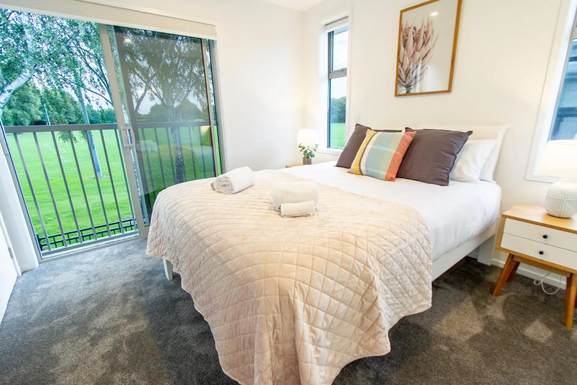Two-Bedroom Apartment in 2 Bedrooms overlooking Park - Exquisite Views