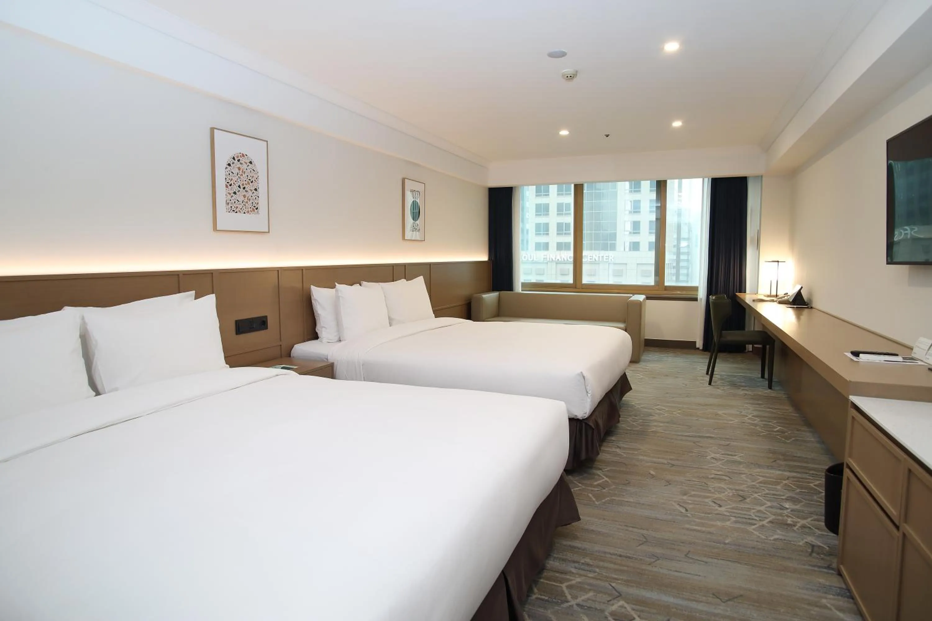 Bedroom, Bed in Koreana Hotel