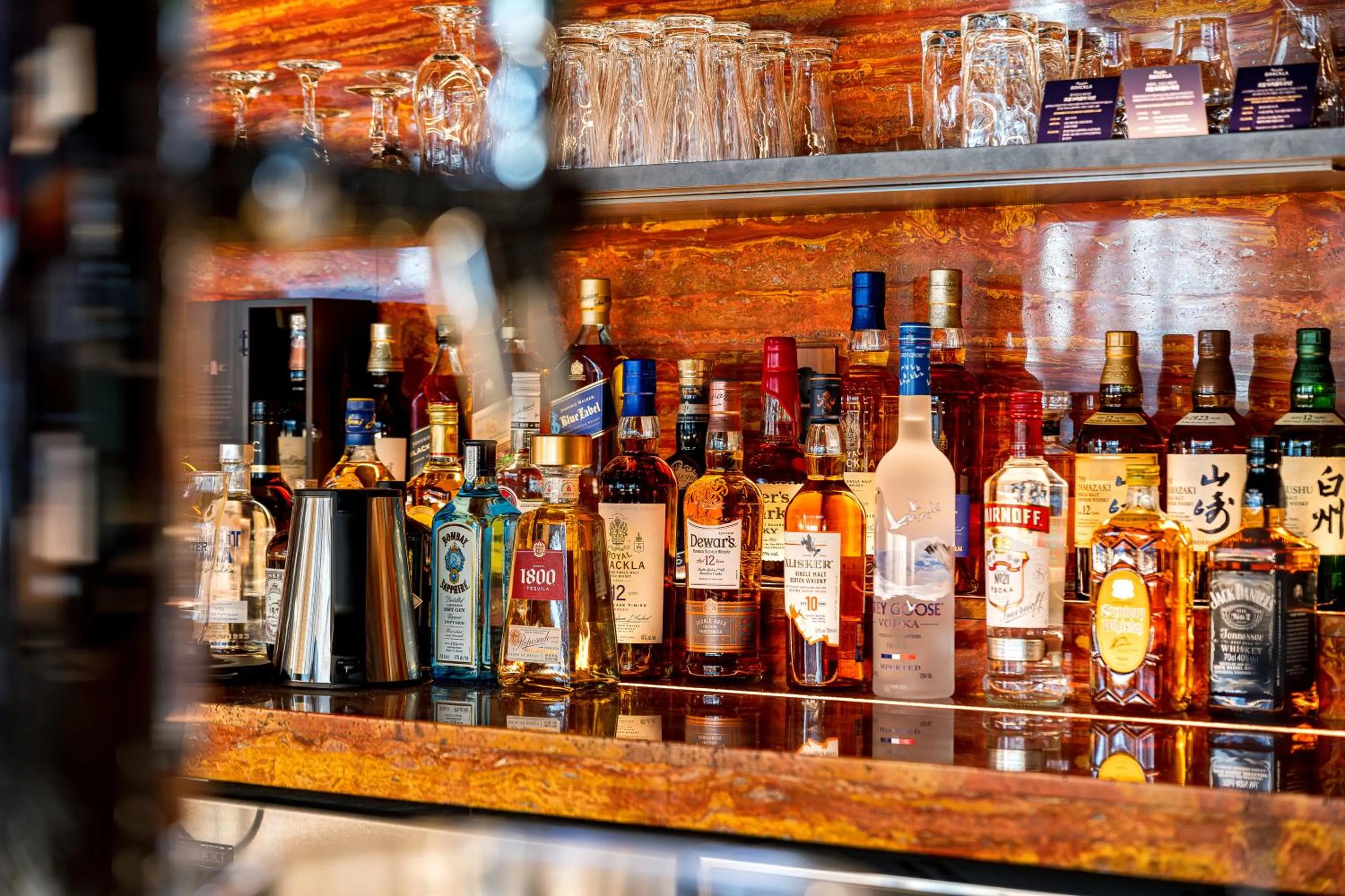 Restaurant/places to eat in Koreana Hotel