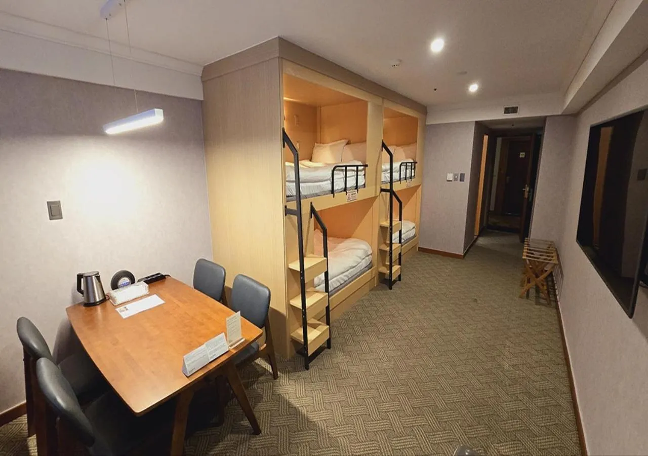 Bedroom, Bed in Koreana Hotel