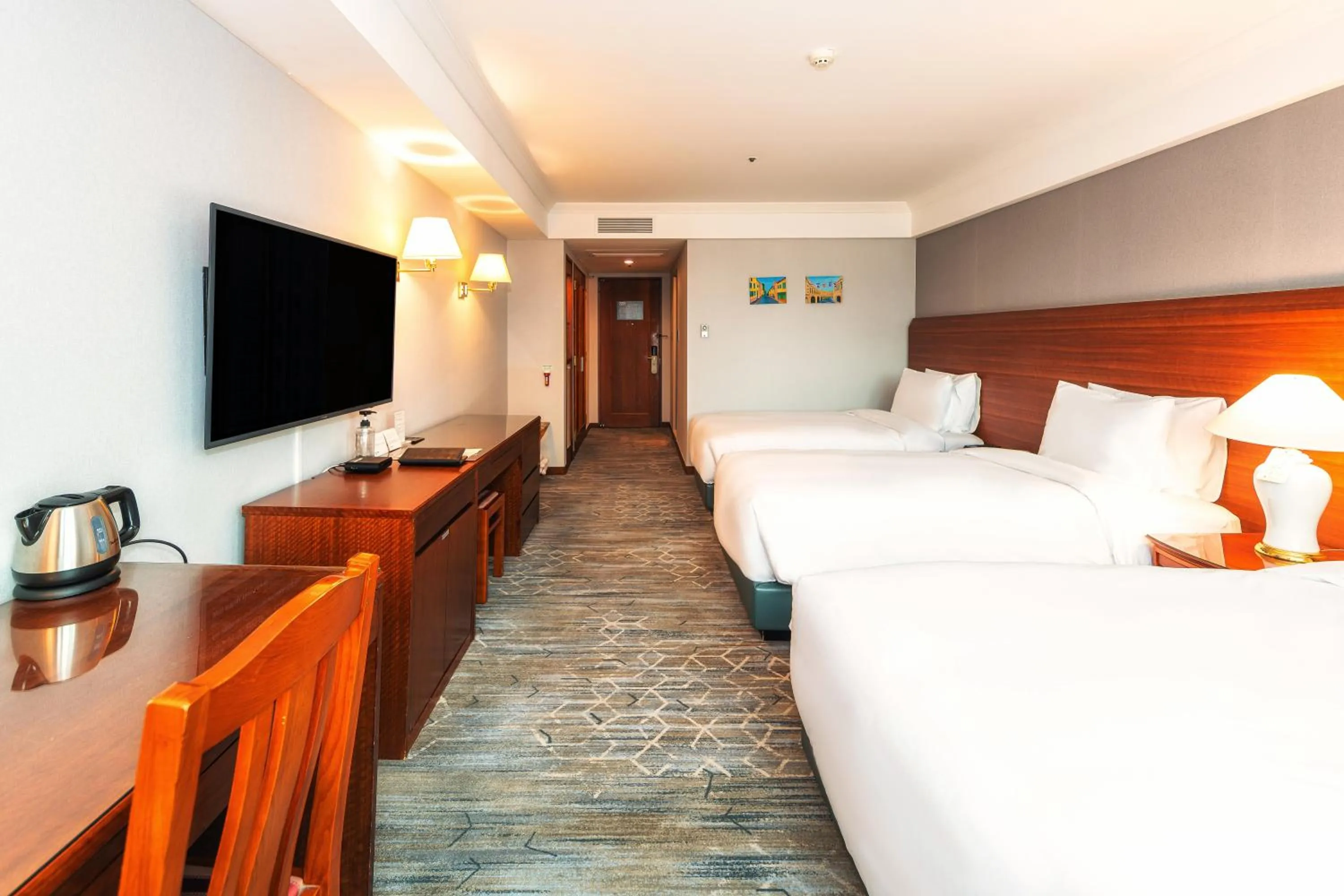 Photo of the whole room, Bed in Koreana Hotel