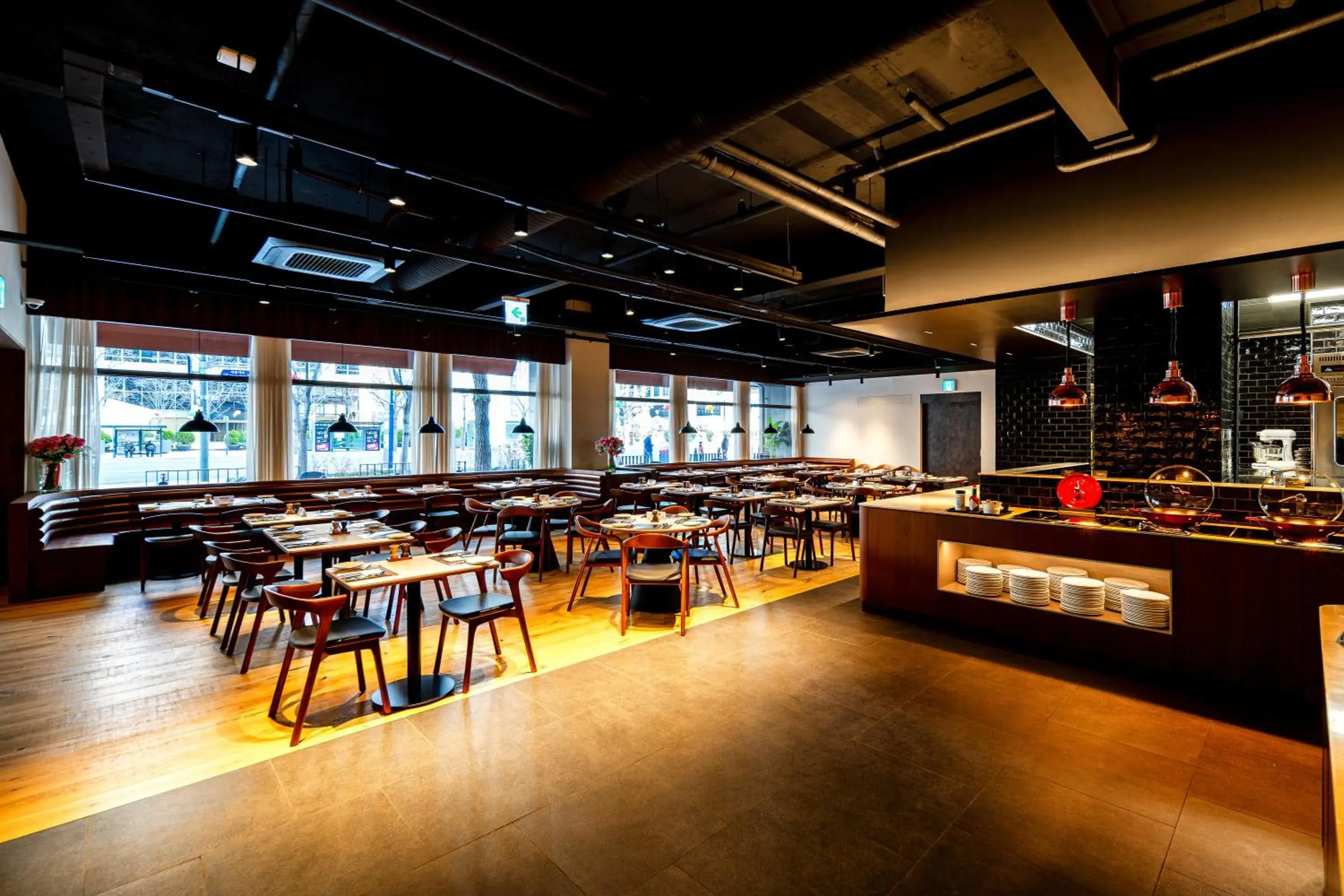 Restaurant/places to eat in Koreana Hotel Restaurant/places to eat in Koreana Hotel