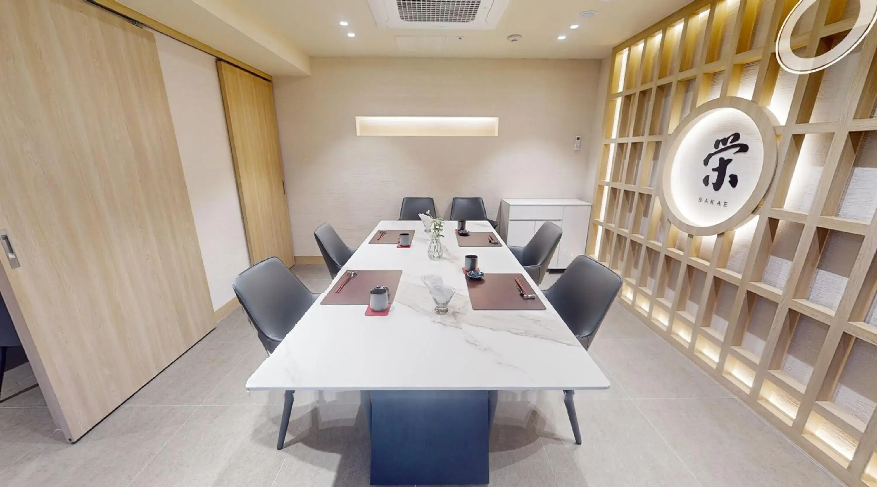 Restaurant/places to eat in Koreana Hotel Restaurant/places to eat in Koreana Hotel