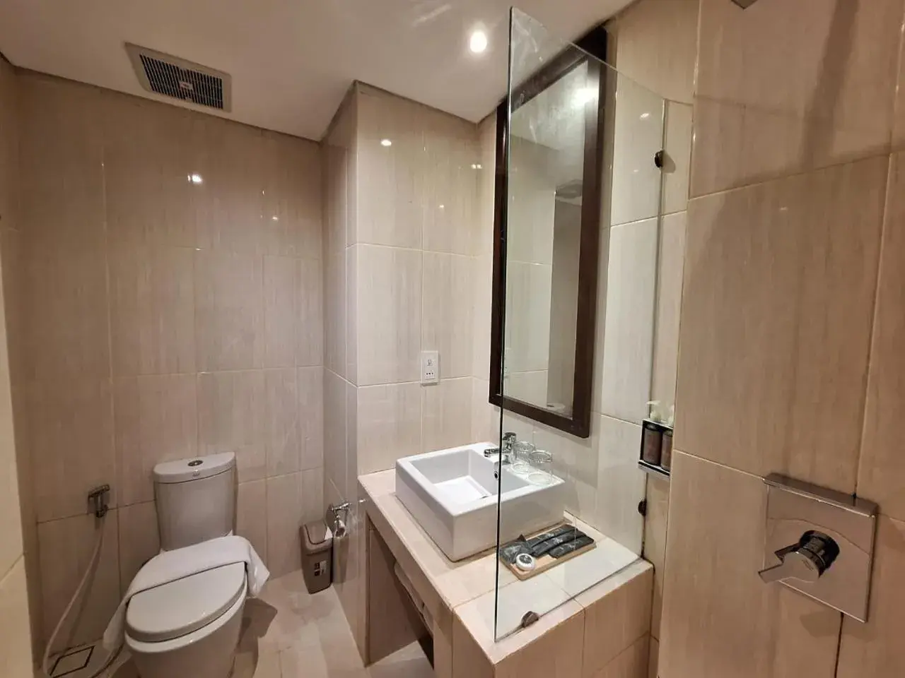 Deluxe Twin Room in Horison Kuta Bali Deluxe Twin Room in Horison Kuta Bali