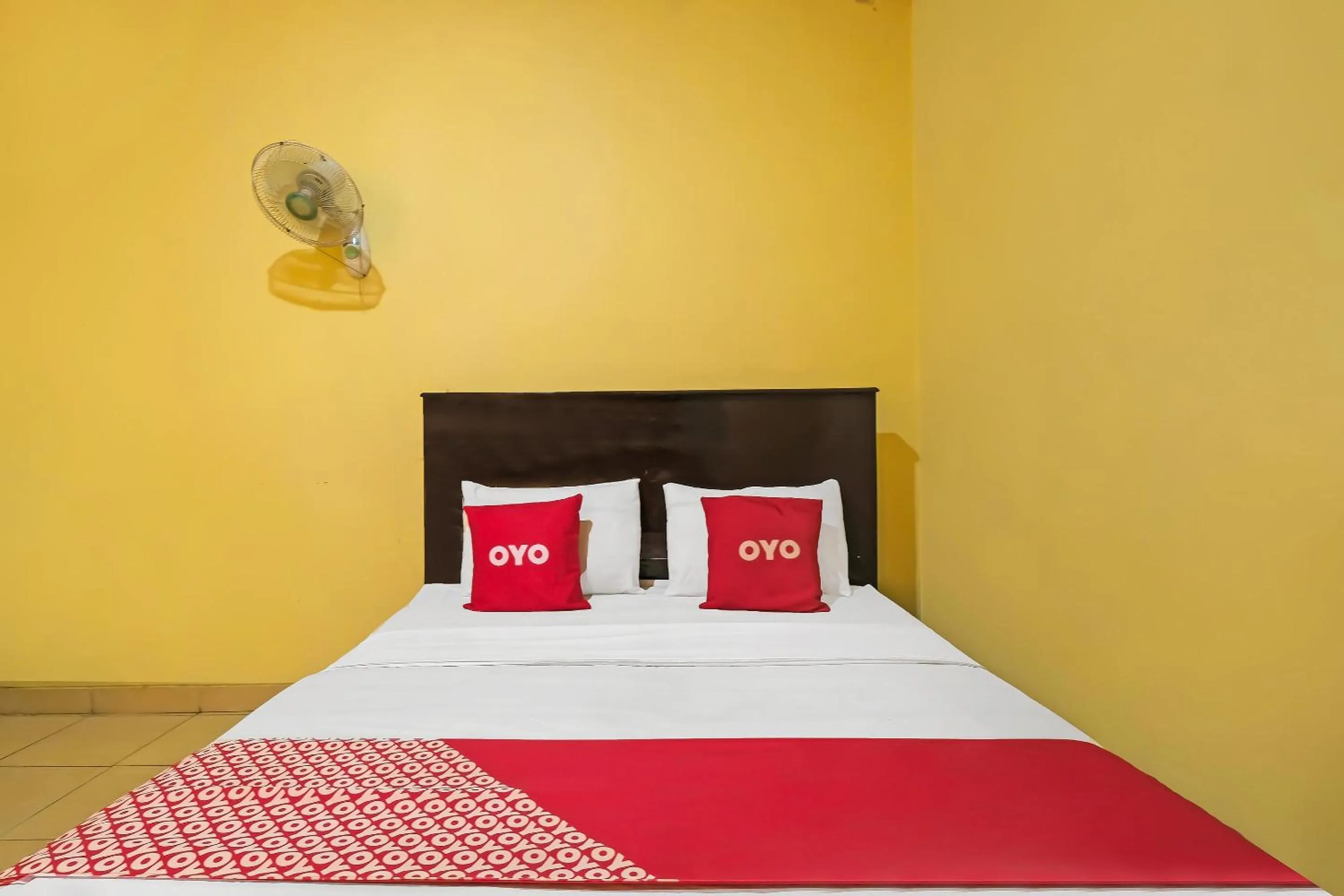Bedroom in OYO 92485 Hotel Family