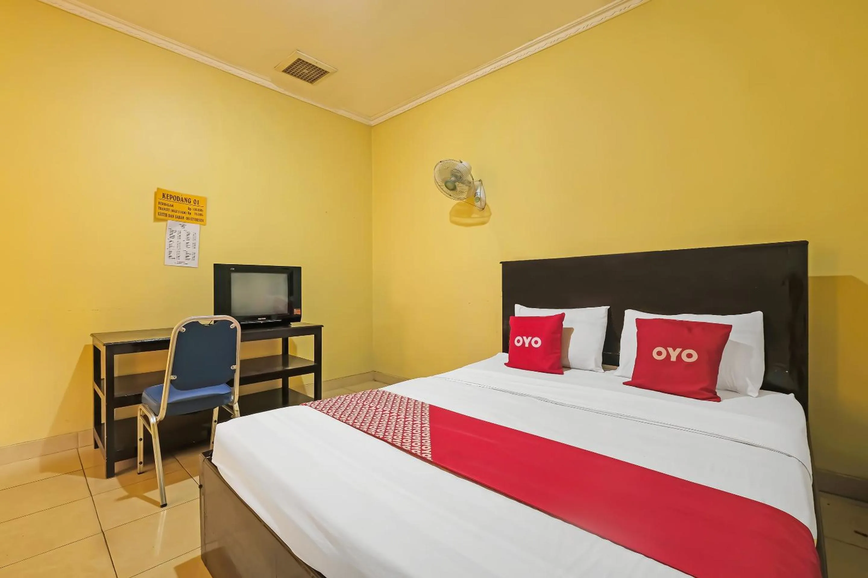 Bedroom, Bed in OYO 92485 Hotel Family