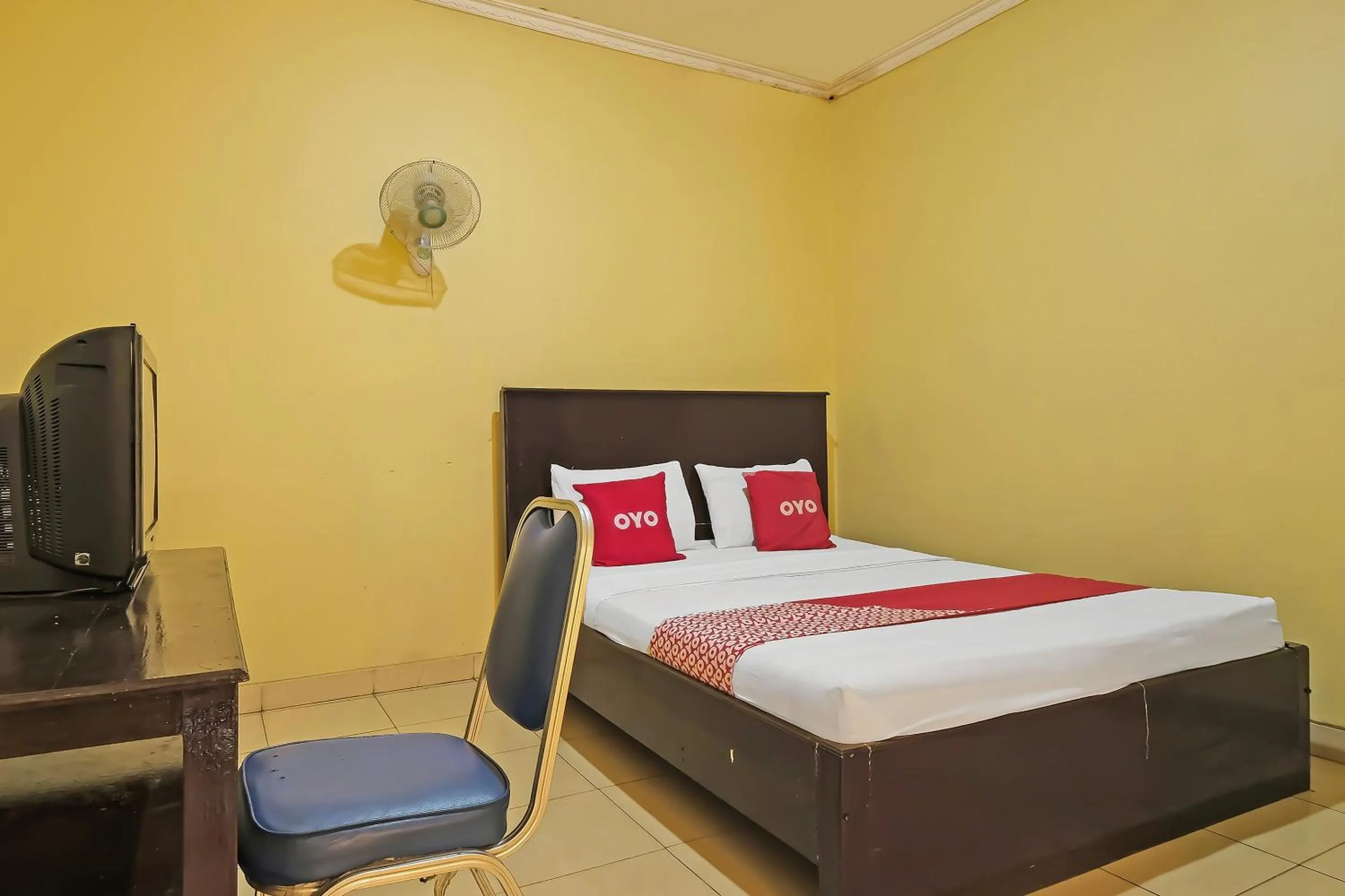 Bedroom in OYO 92485 Hotel Family