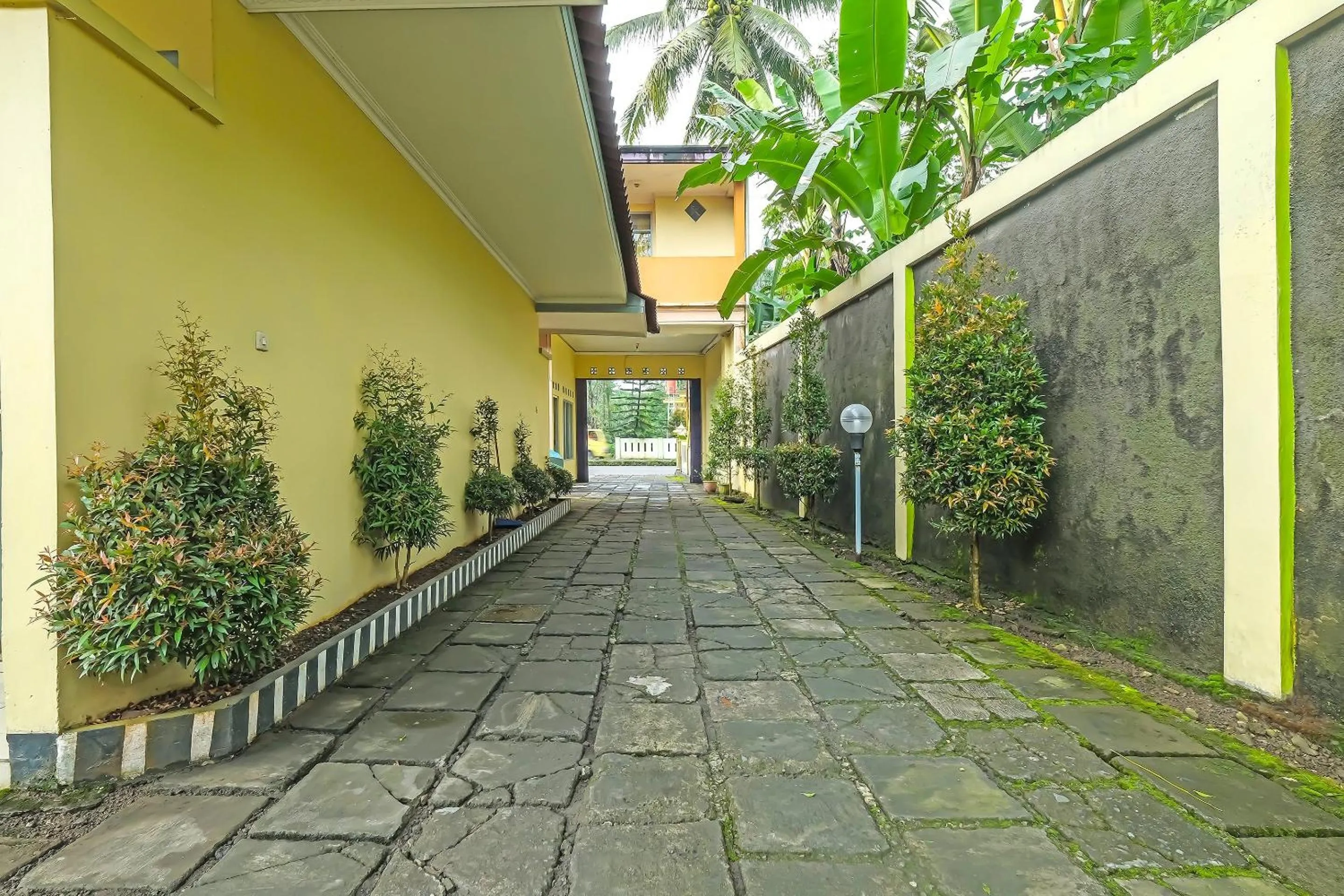 Lobby or reception in OYO 92483 Hotel Kirana