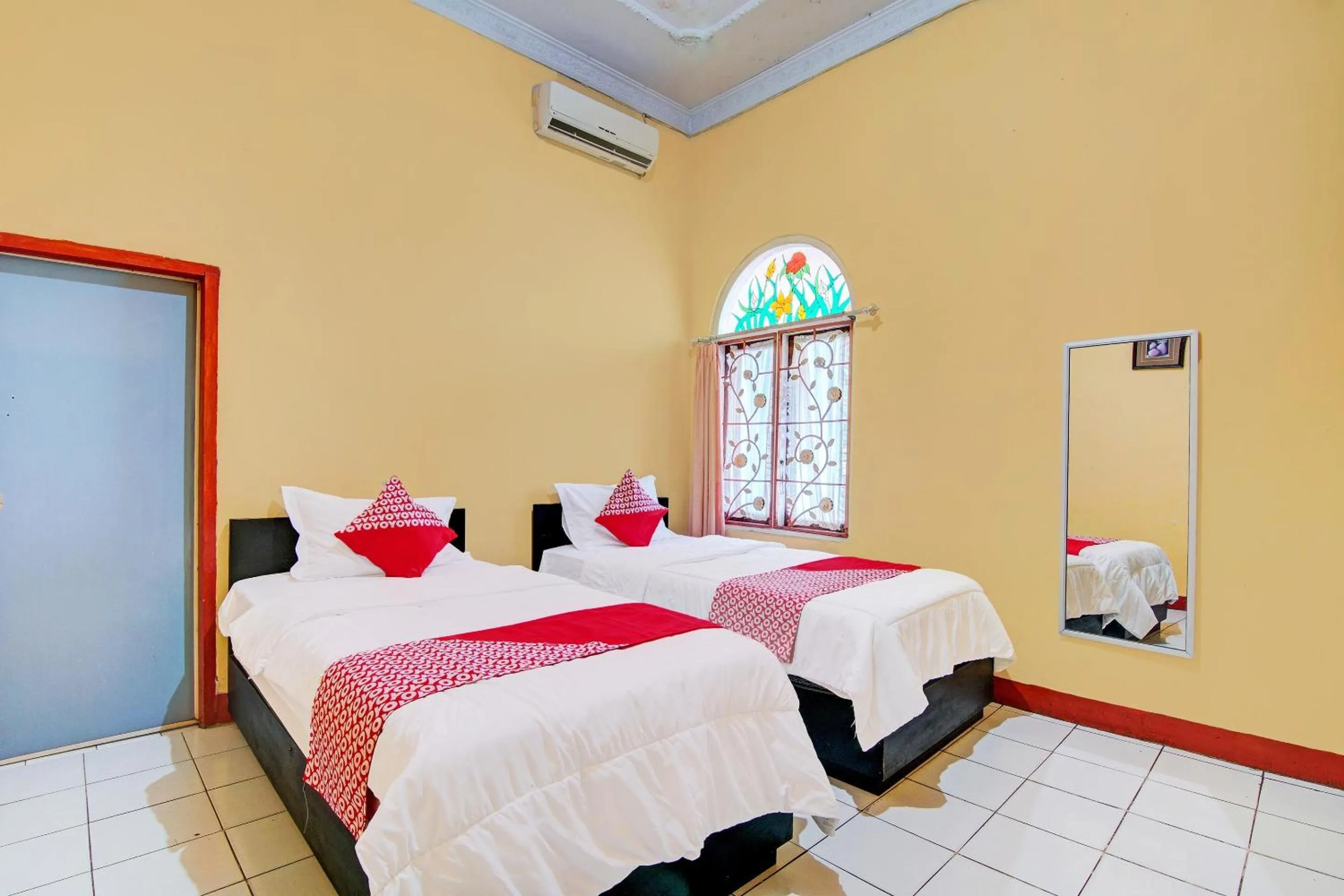 Bedroom, Bed in OYO 92497 Penginapan Pasir Indah SyariahNearMonument Park City Sand Pengaraian