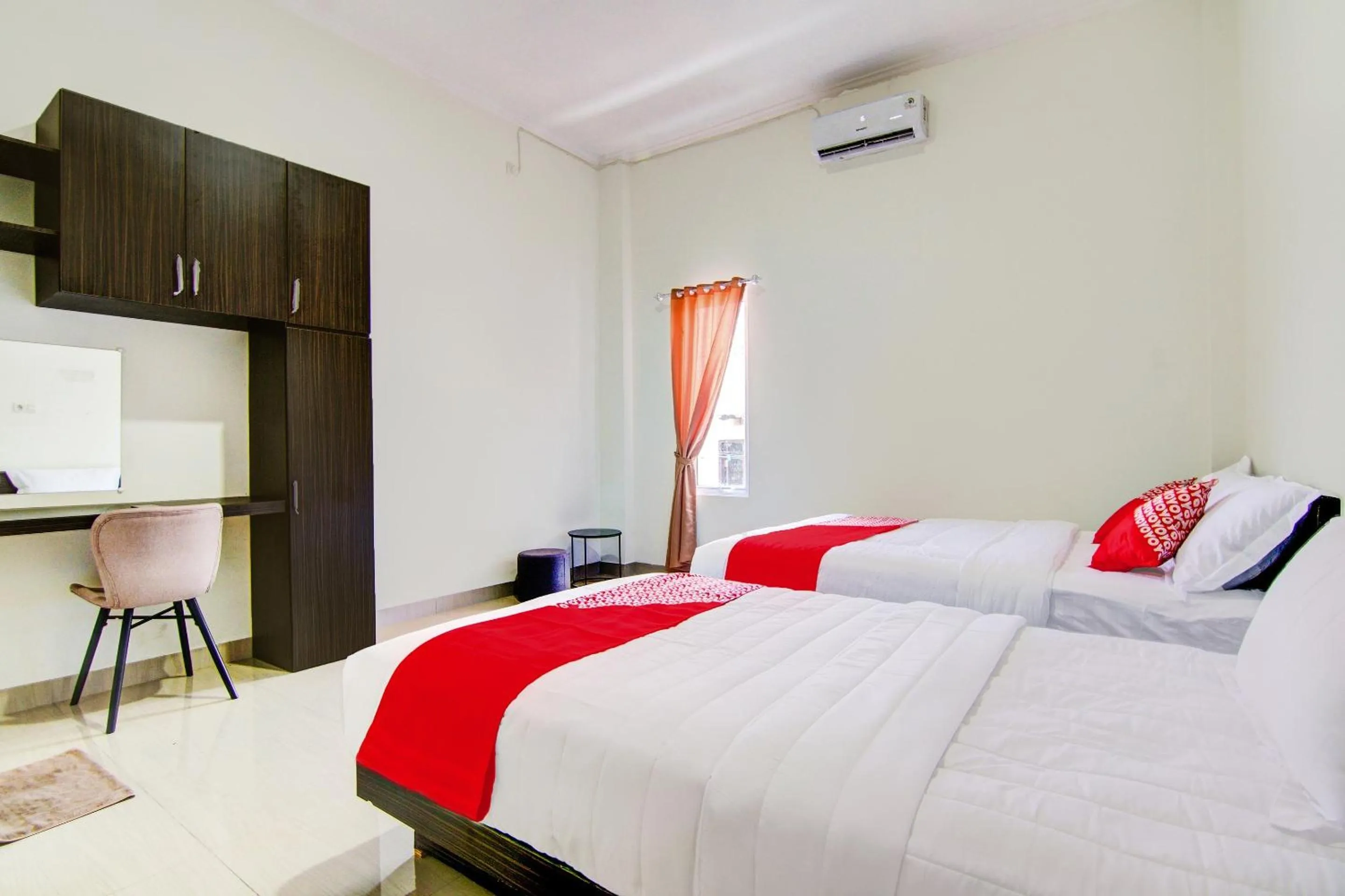 Bedroom, Bed in OYO 92497 Penginapan Pasir Indah SyariahNearMonument Park City Sand Pengaraian