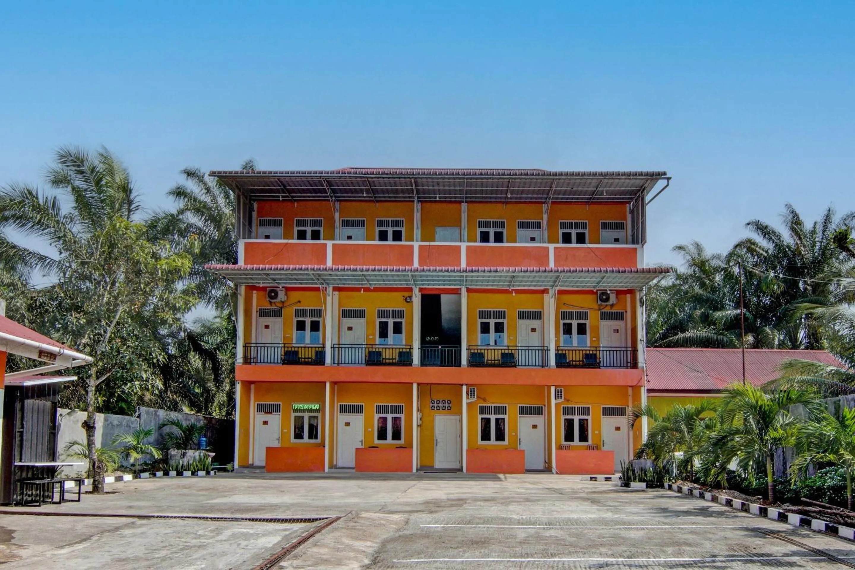 Facade/entrance in OYO 92501 Wisma Sakinah Syariah