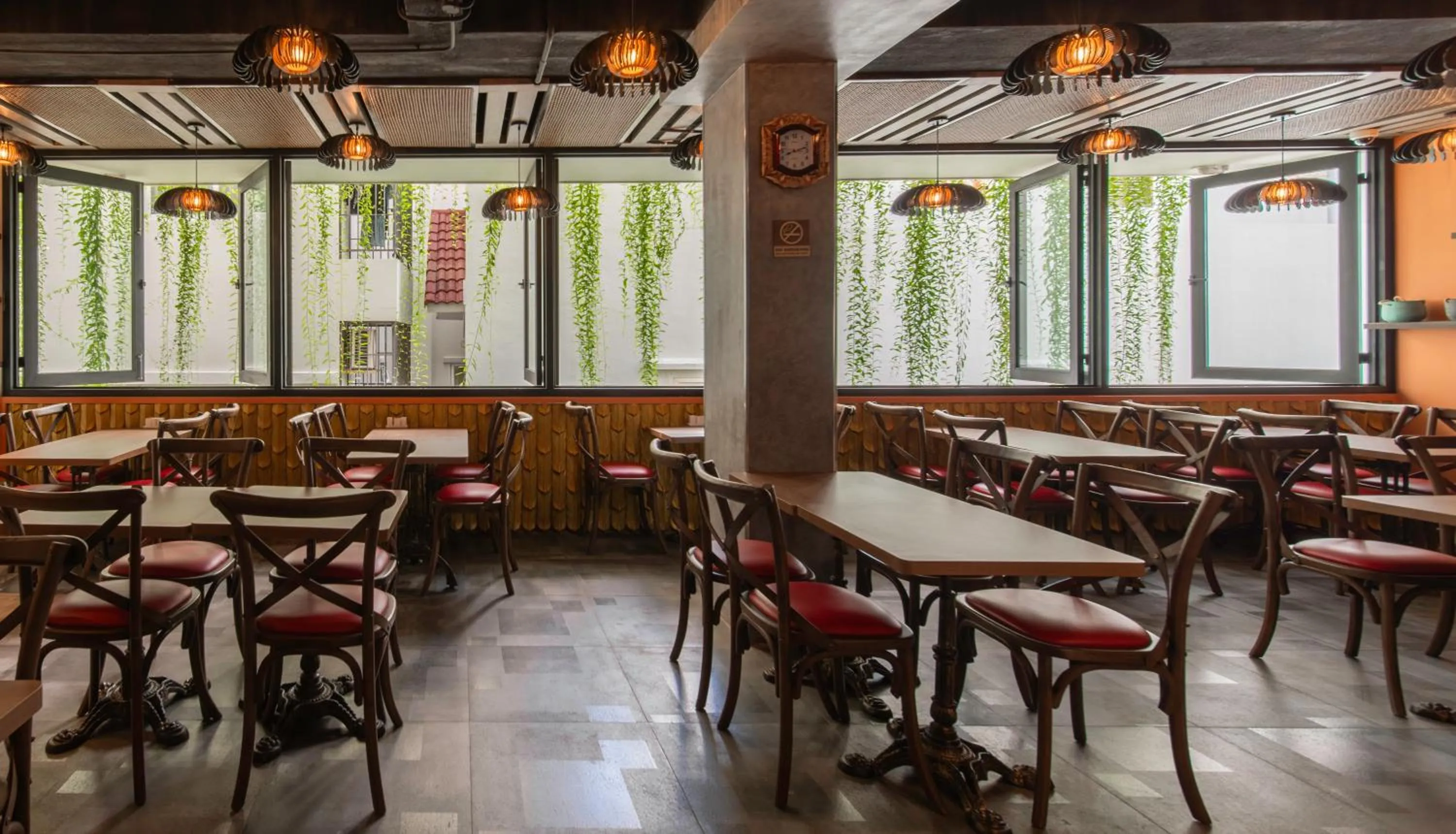 Restaurant/places to eat in Aaron Boutique Hotel