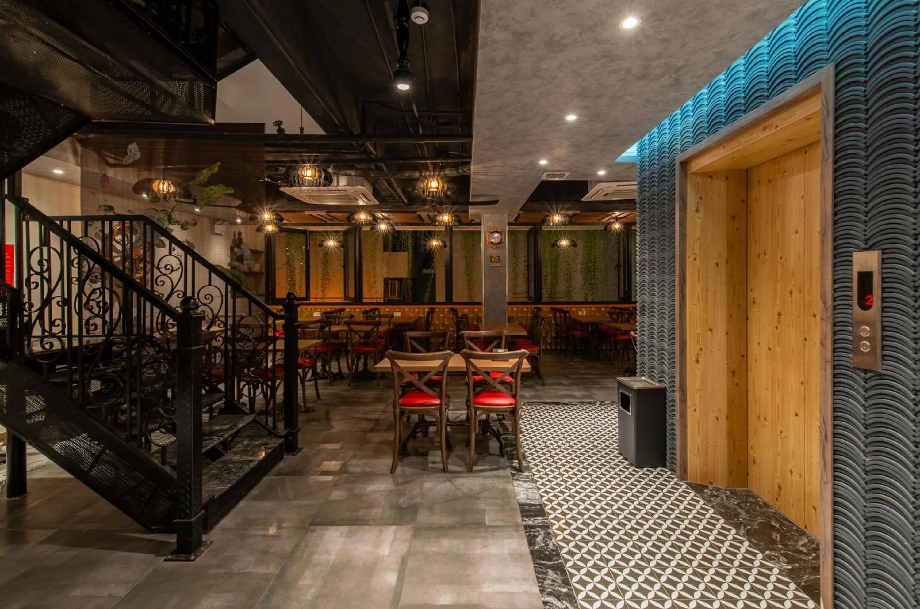 Restaurant/places to eat in Aaron Boutique Hotel