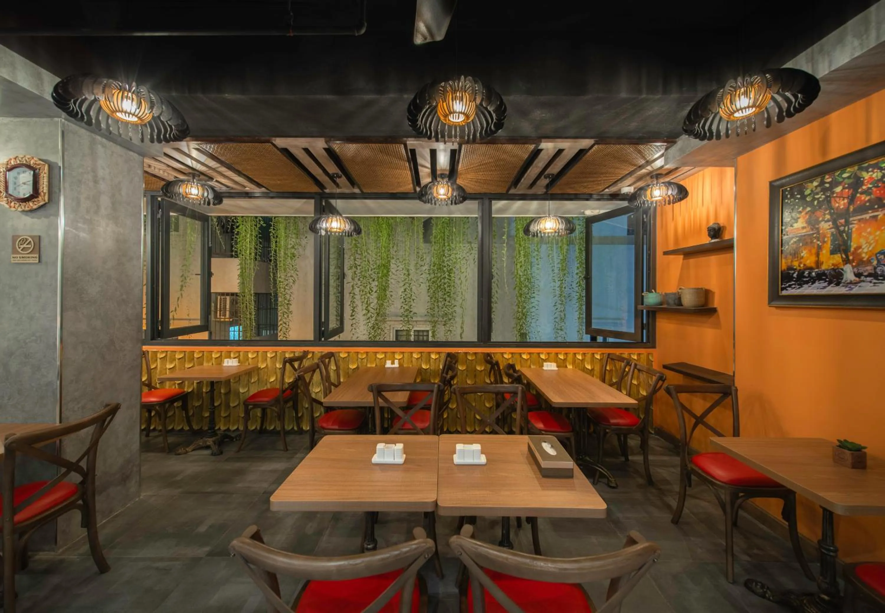 Restaurant/places to eat in Aaron Boutique Hotel