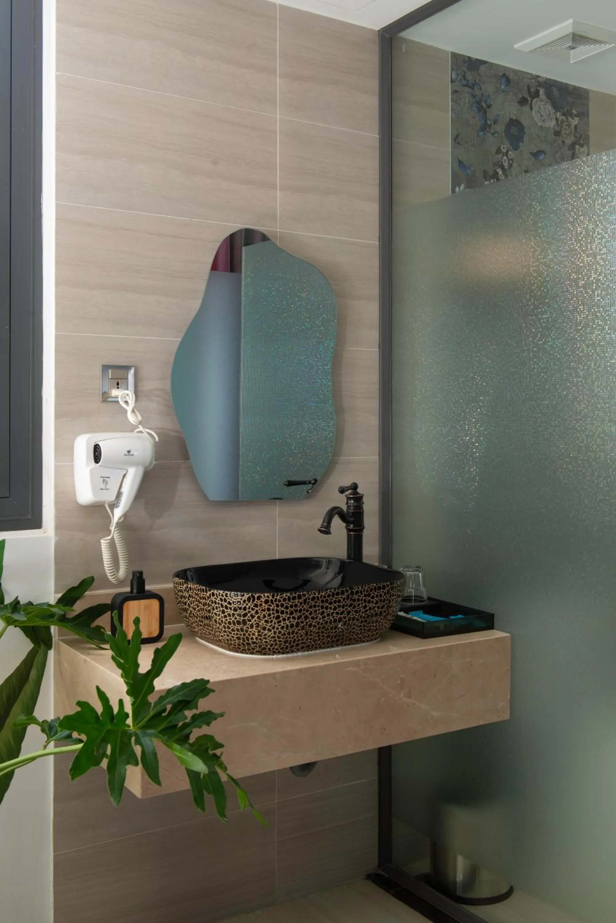 Bathroom in Aaron Boutique Hotel