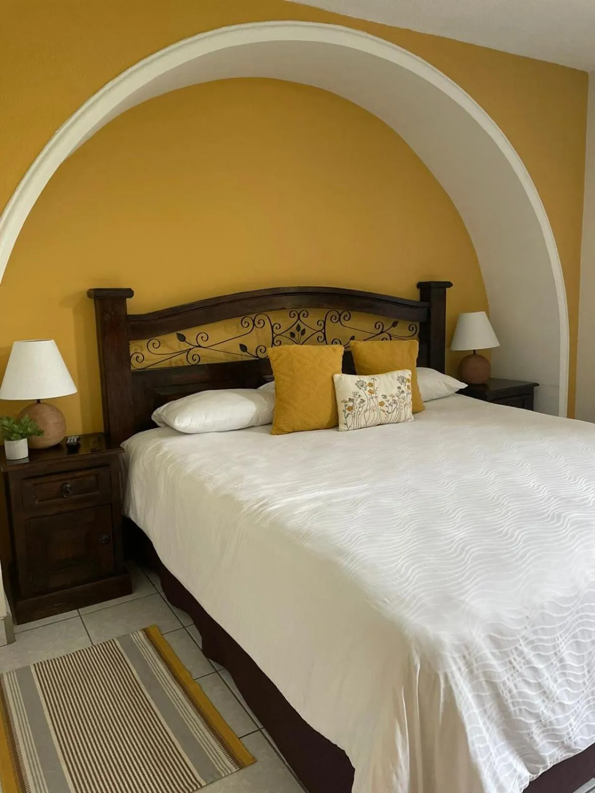 Bedroom, Bed in Inari Guatemala