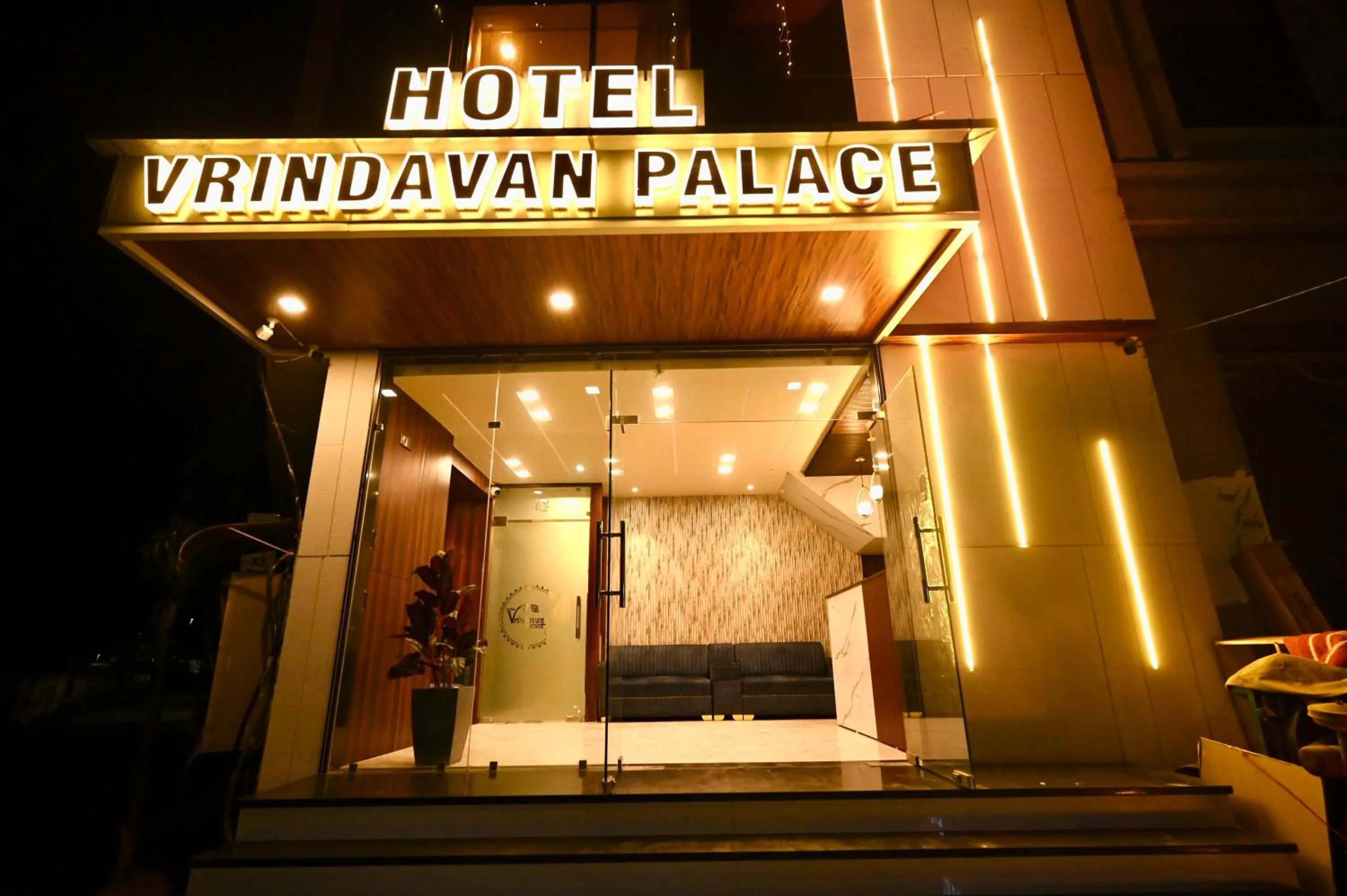Hotel Vrindavan Palace
