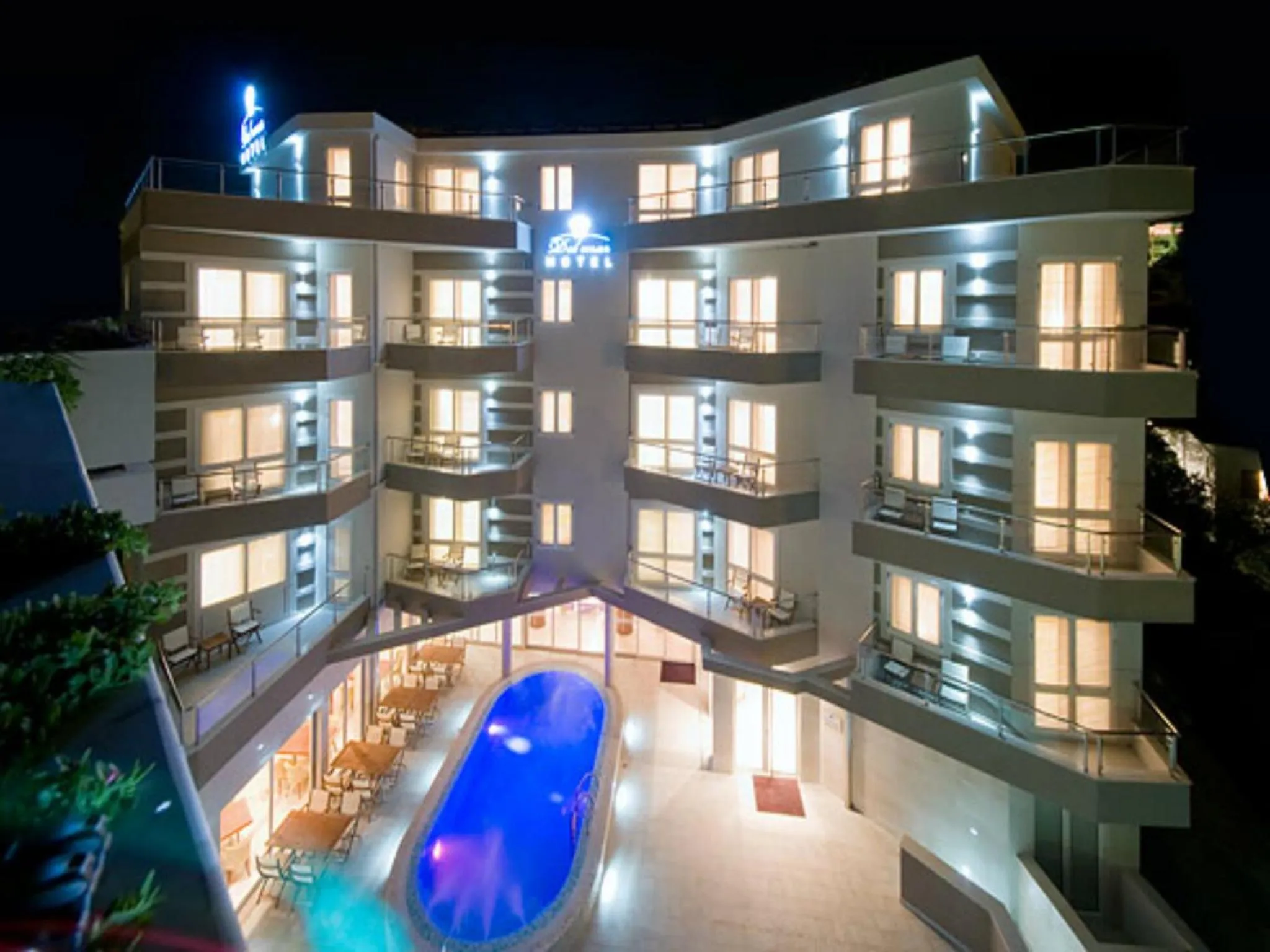 Property building in Apartments Del Mar