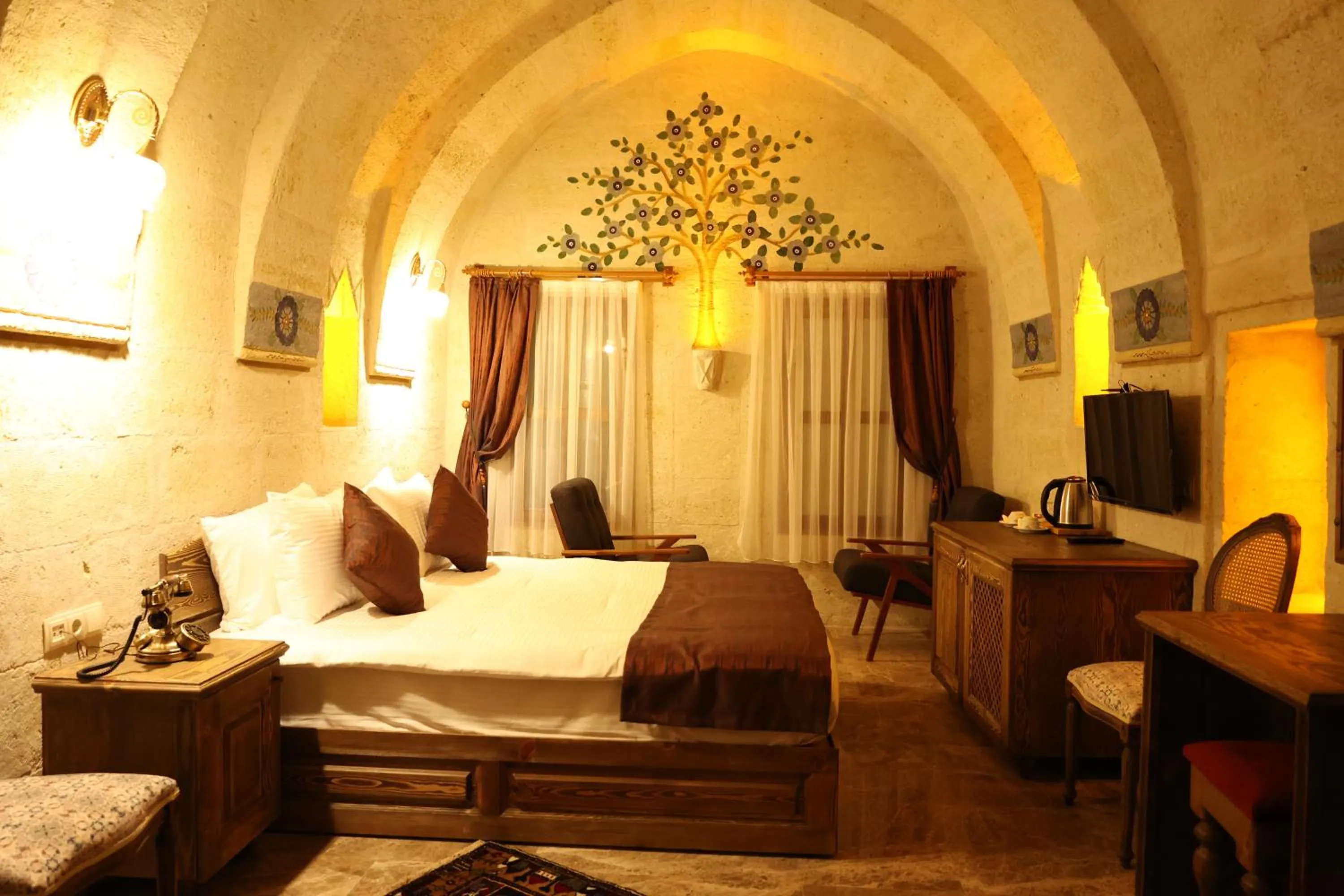 Photo of the whole room in Doctor's Cave Cappadocia