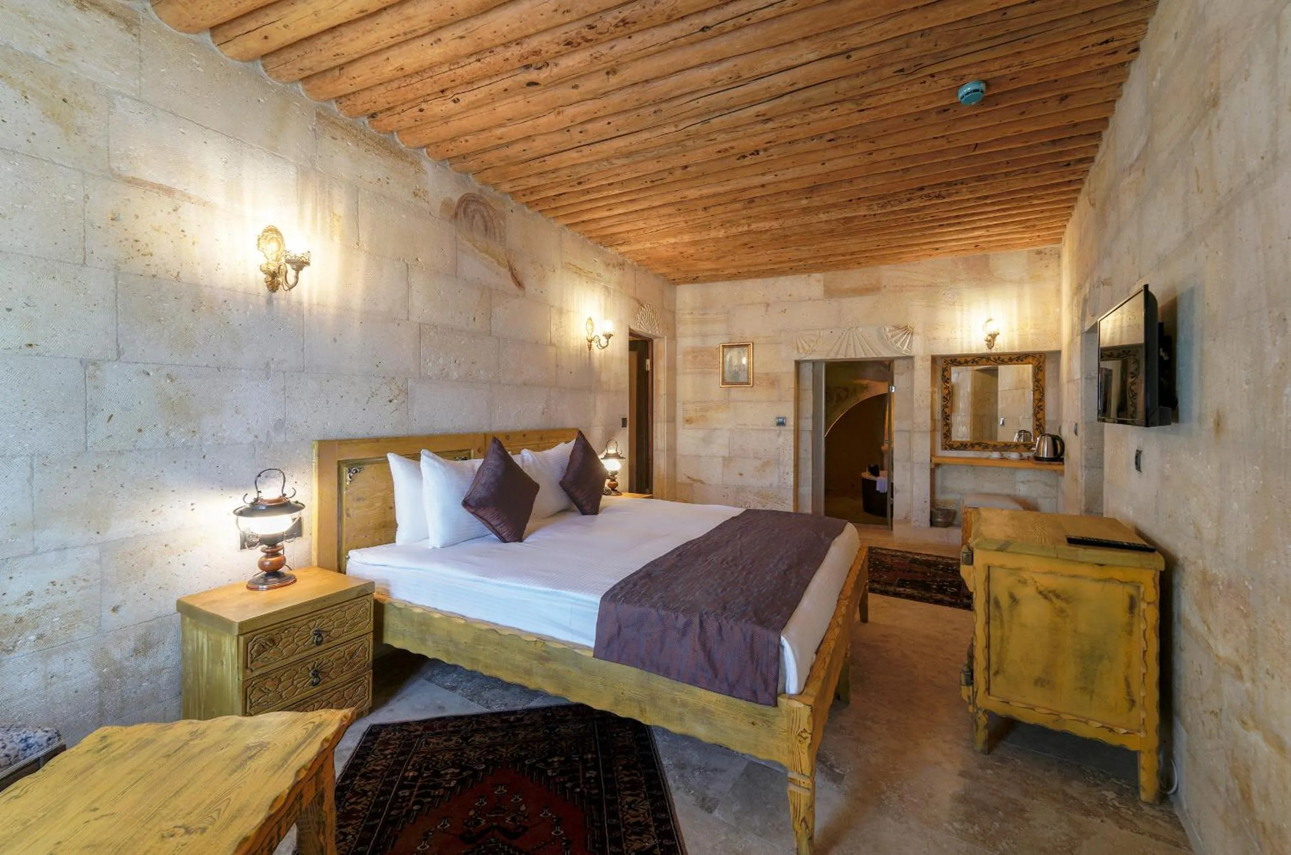 Photo of the whole room in Doctor's Cave Cappadocia