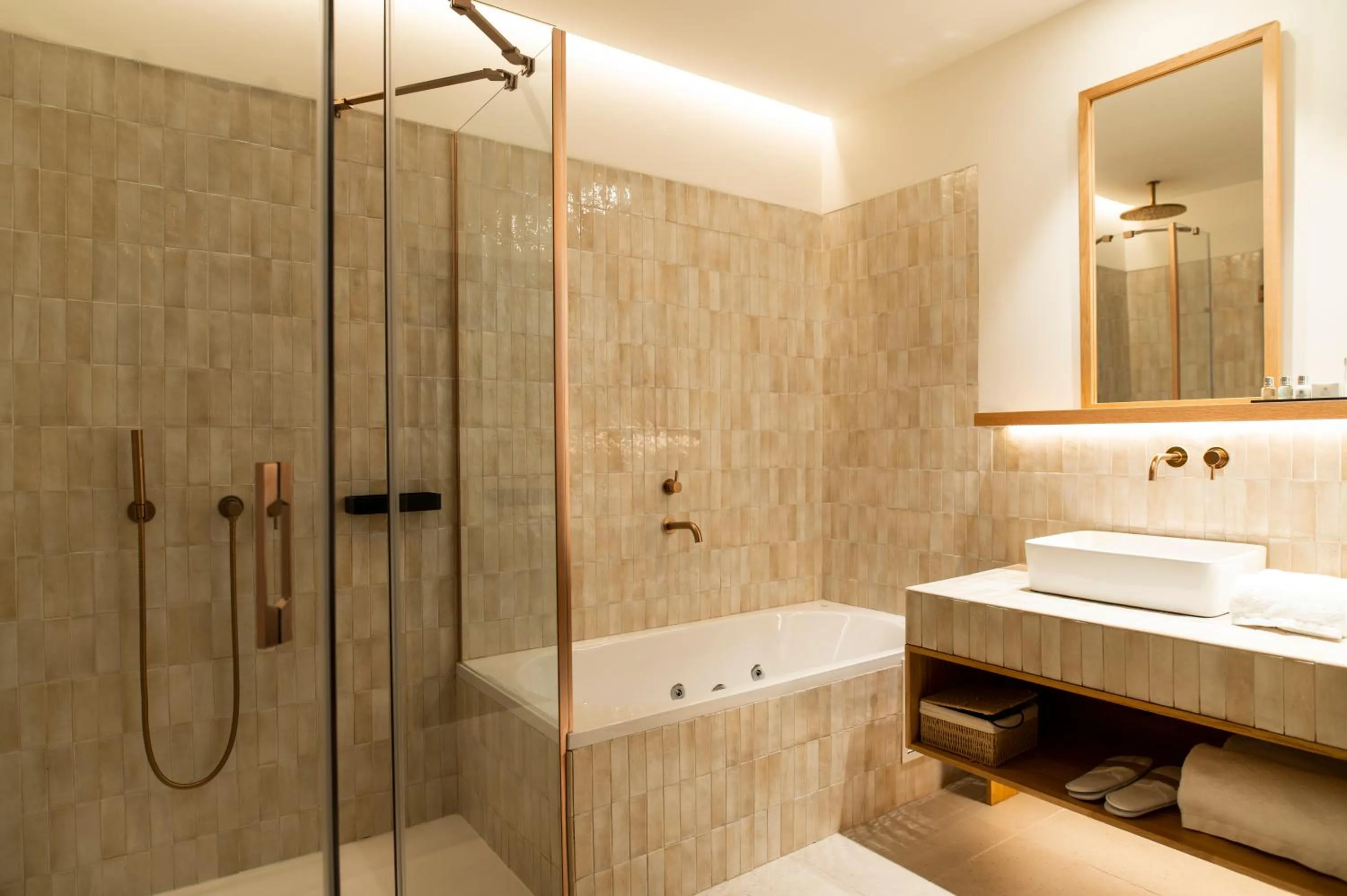 Shower in Legado Magdalena Hotel