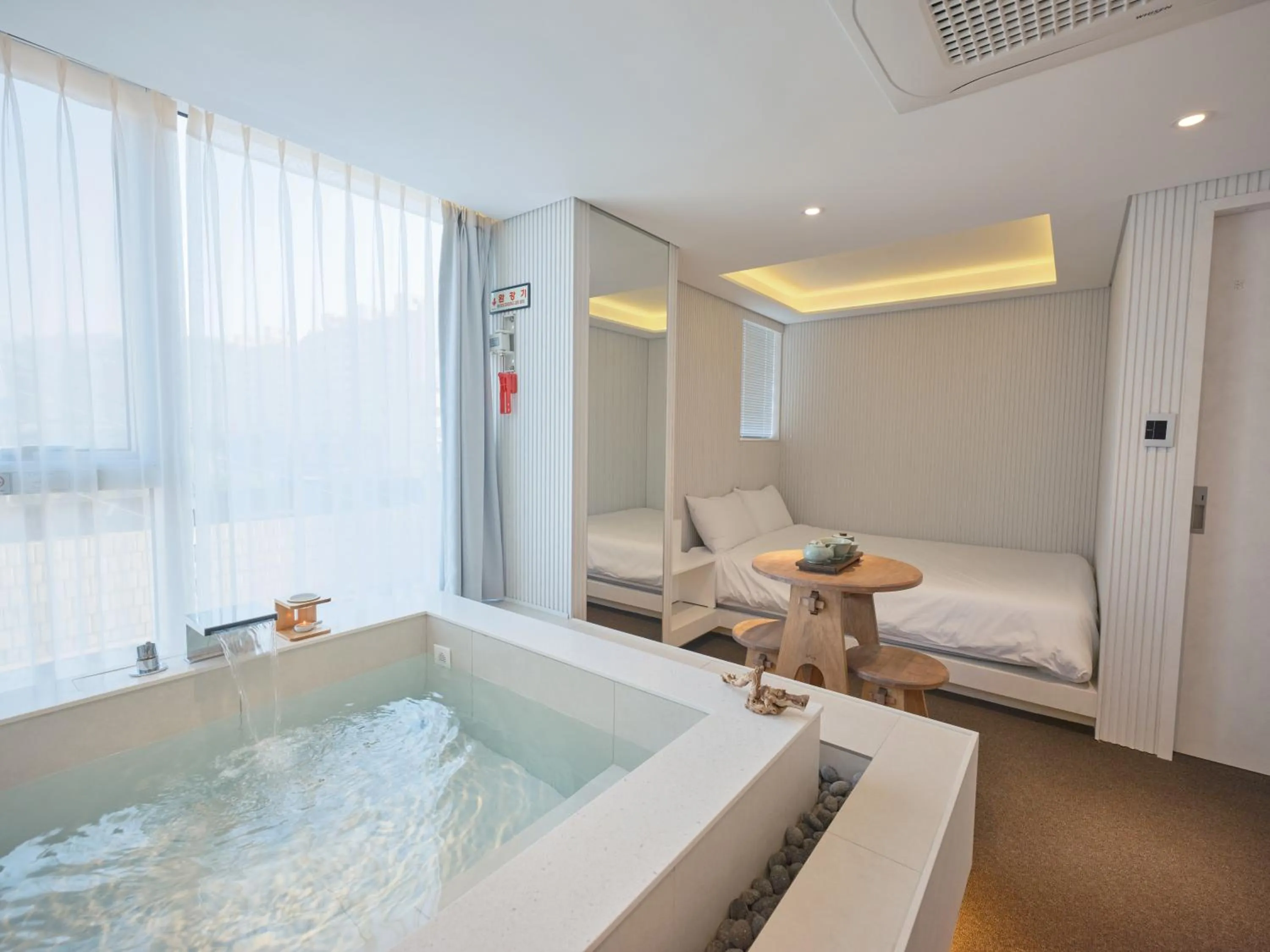 Hot Tub in The Leap Seoul Sadang