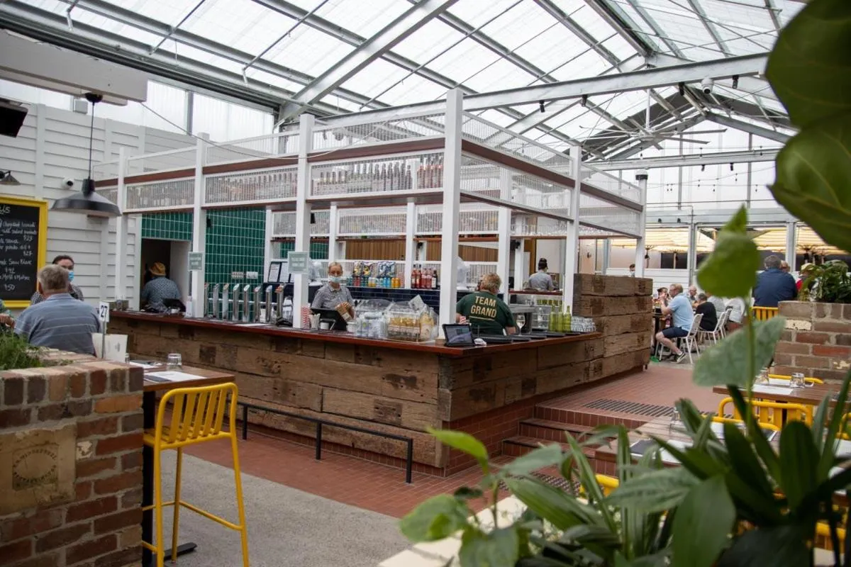 Restaurant/places to eat in Portarlington Grand Hotel