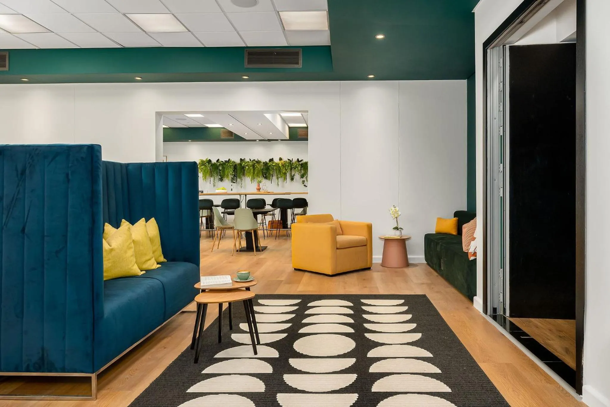 Communal lounge/ TV room in Neighbourgood Newlands