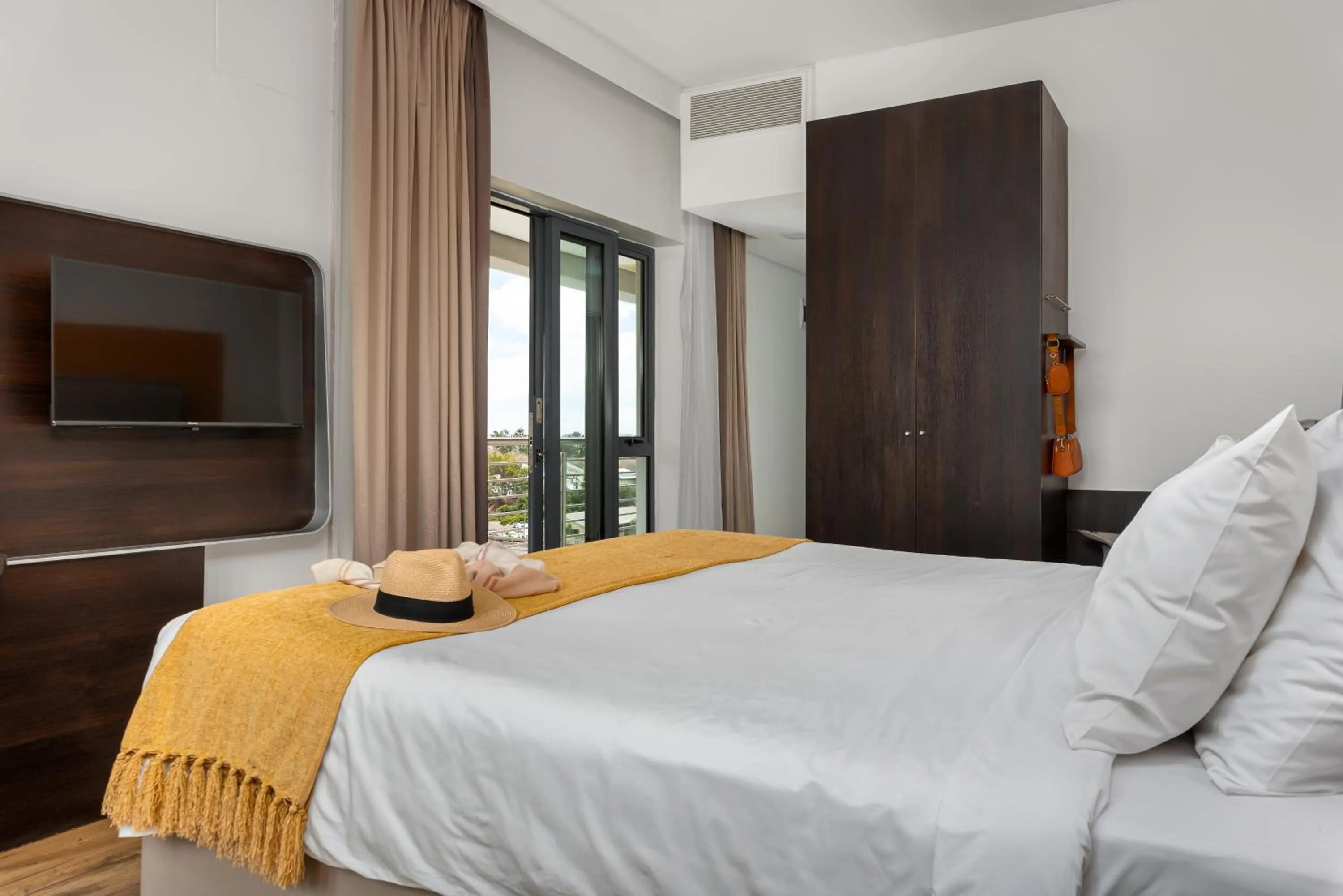 Bed in Neighbourgood Newlands