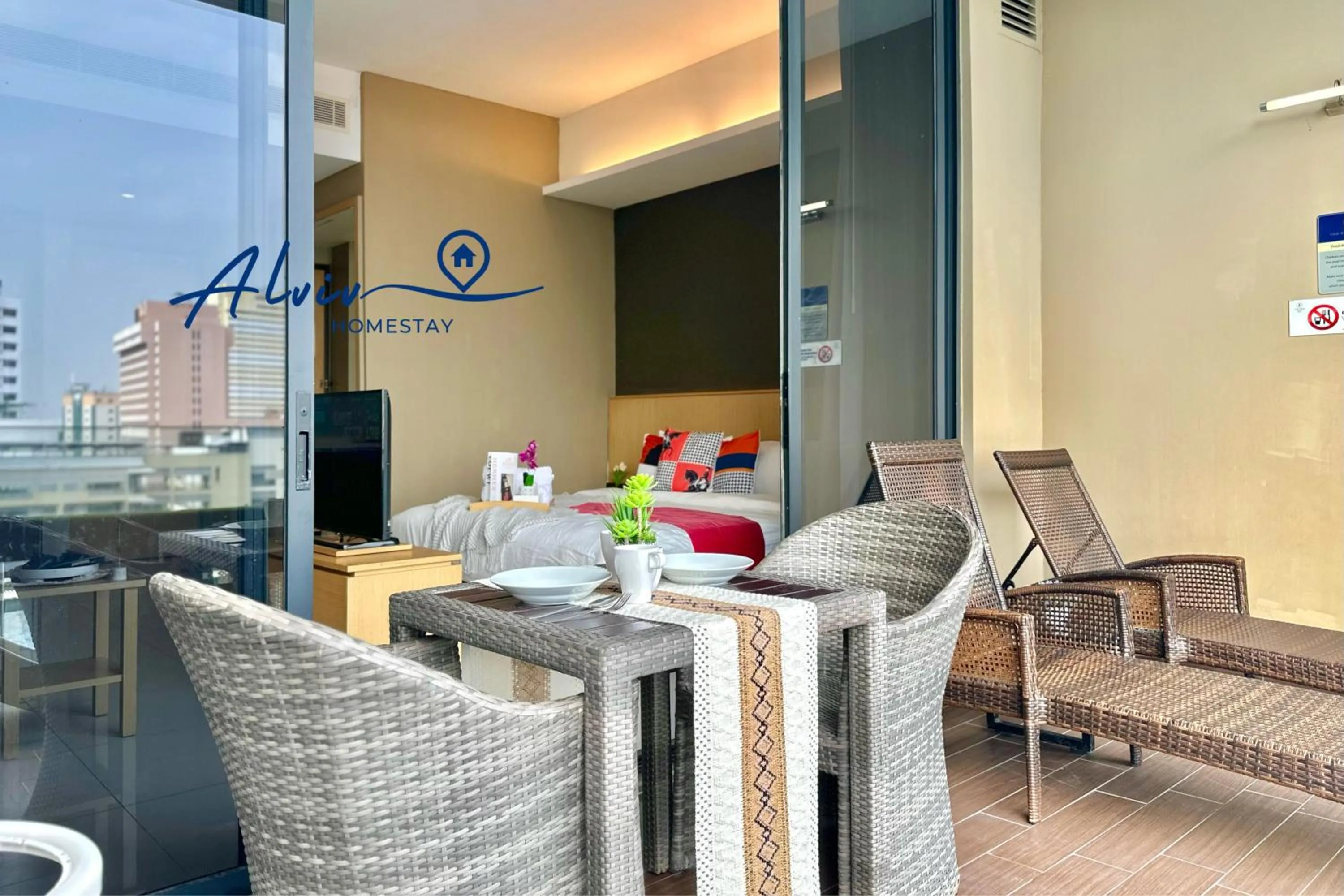 Patio in Alviv 99 Suites I Family Suite I 4-7 pax I 5minsMelakaCruise I JonkerSt