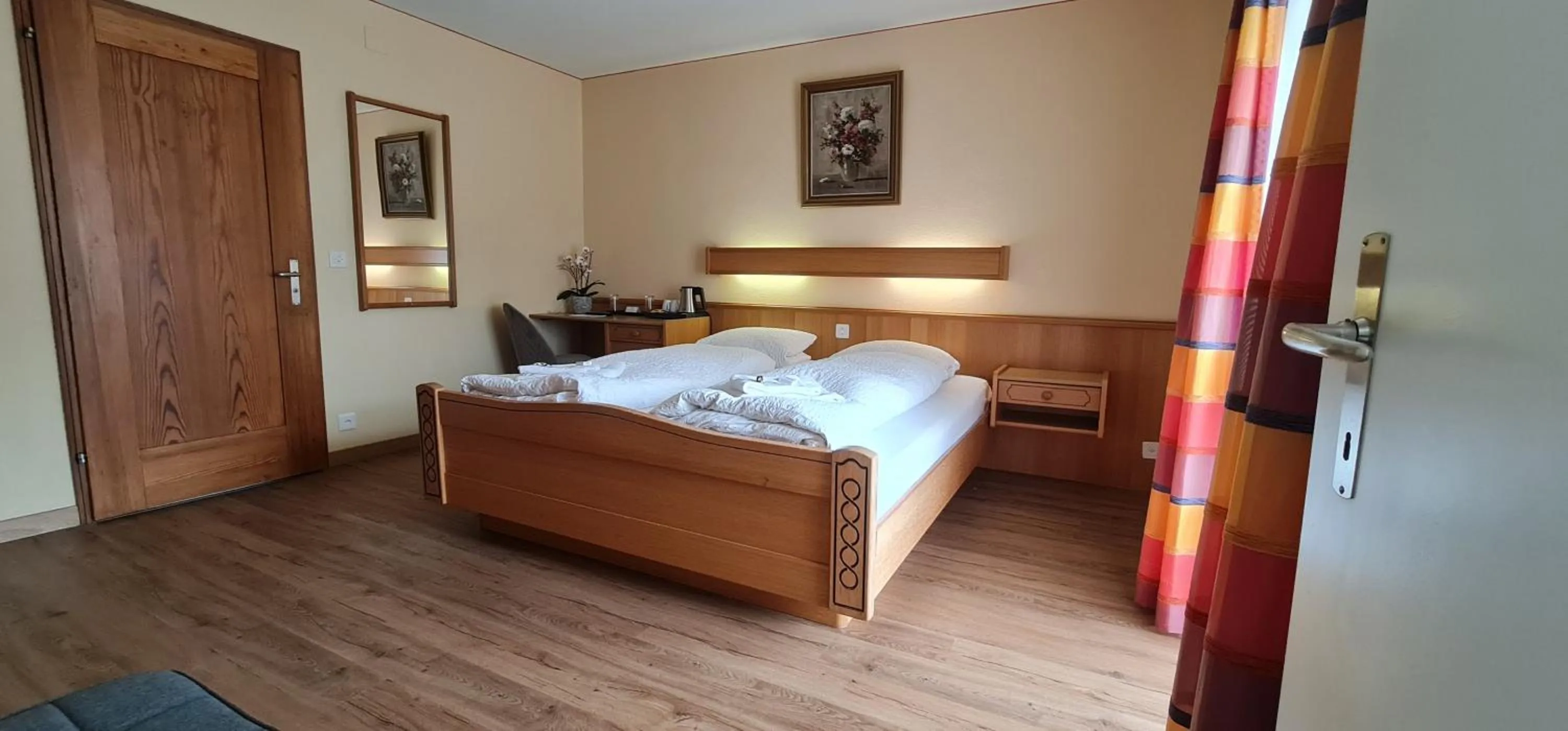 Photo of the whole room, Bed in Hotel Falknerei Galina
