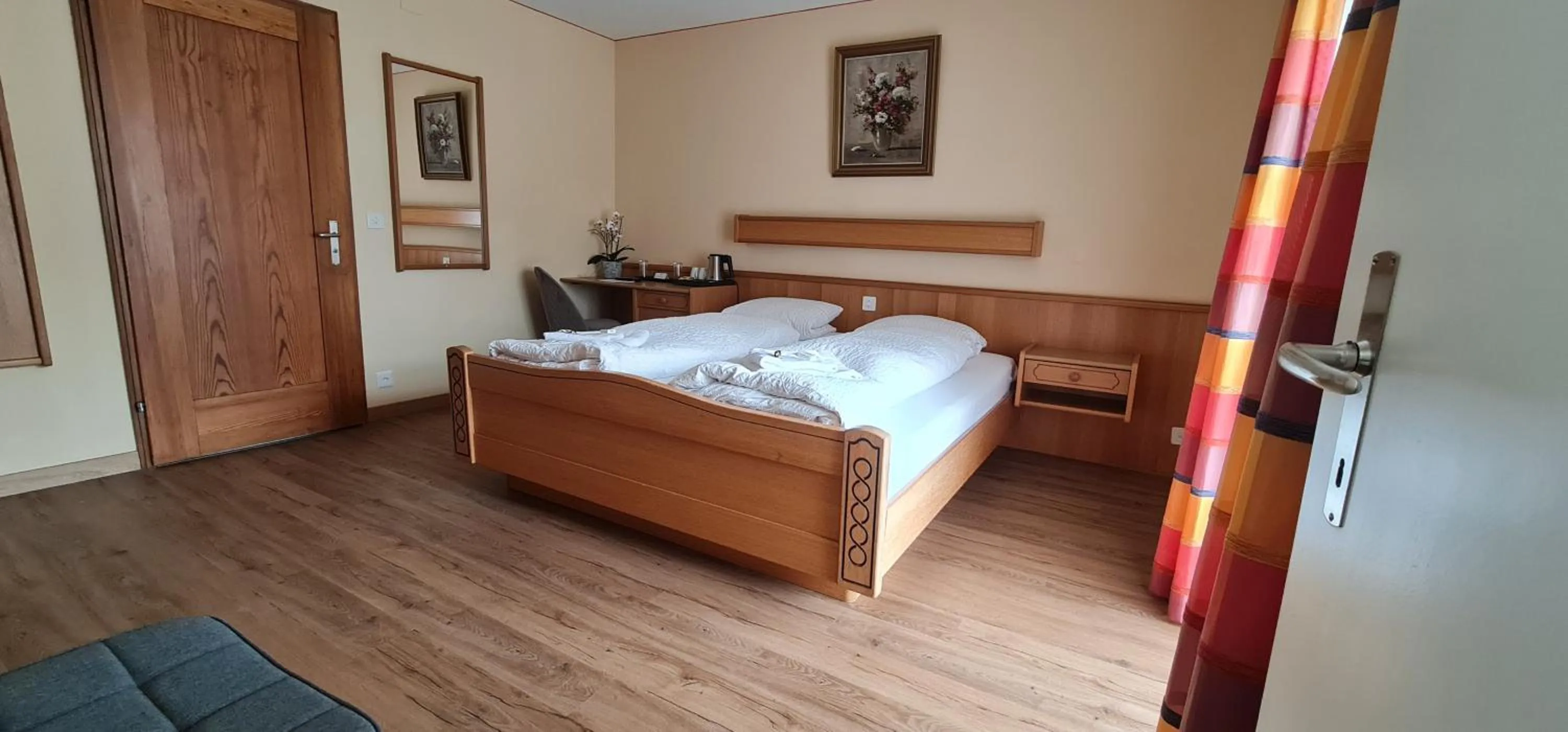 Photo of the whole room, Bed in Hotel Falknerei Galina