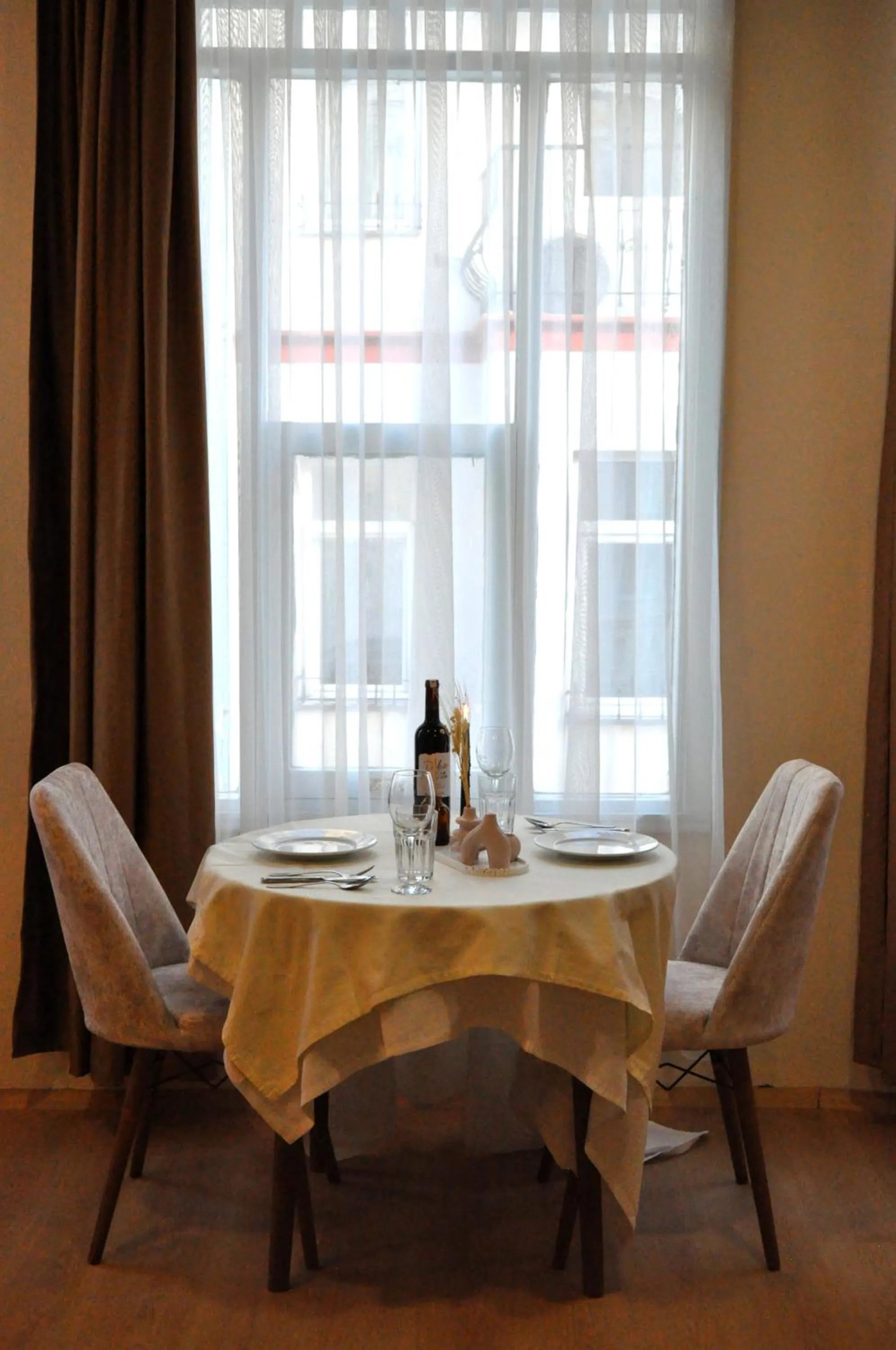 Dining area in Golden Door Hotel